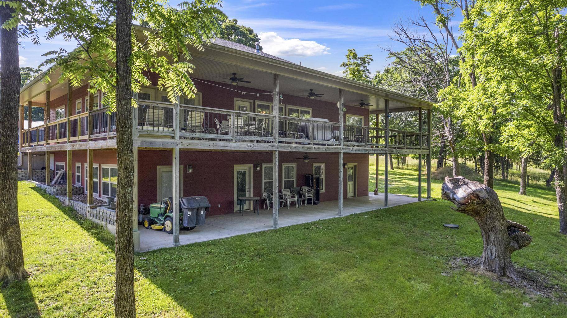 728 Haugwood Ranch RD, Galena, MO 65656