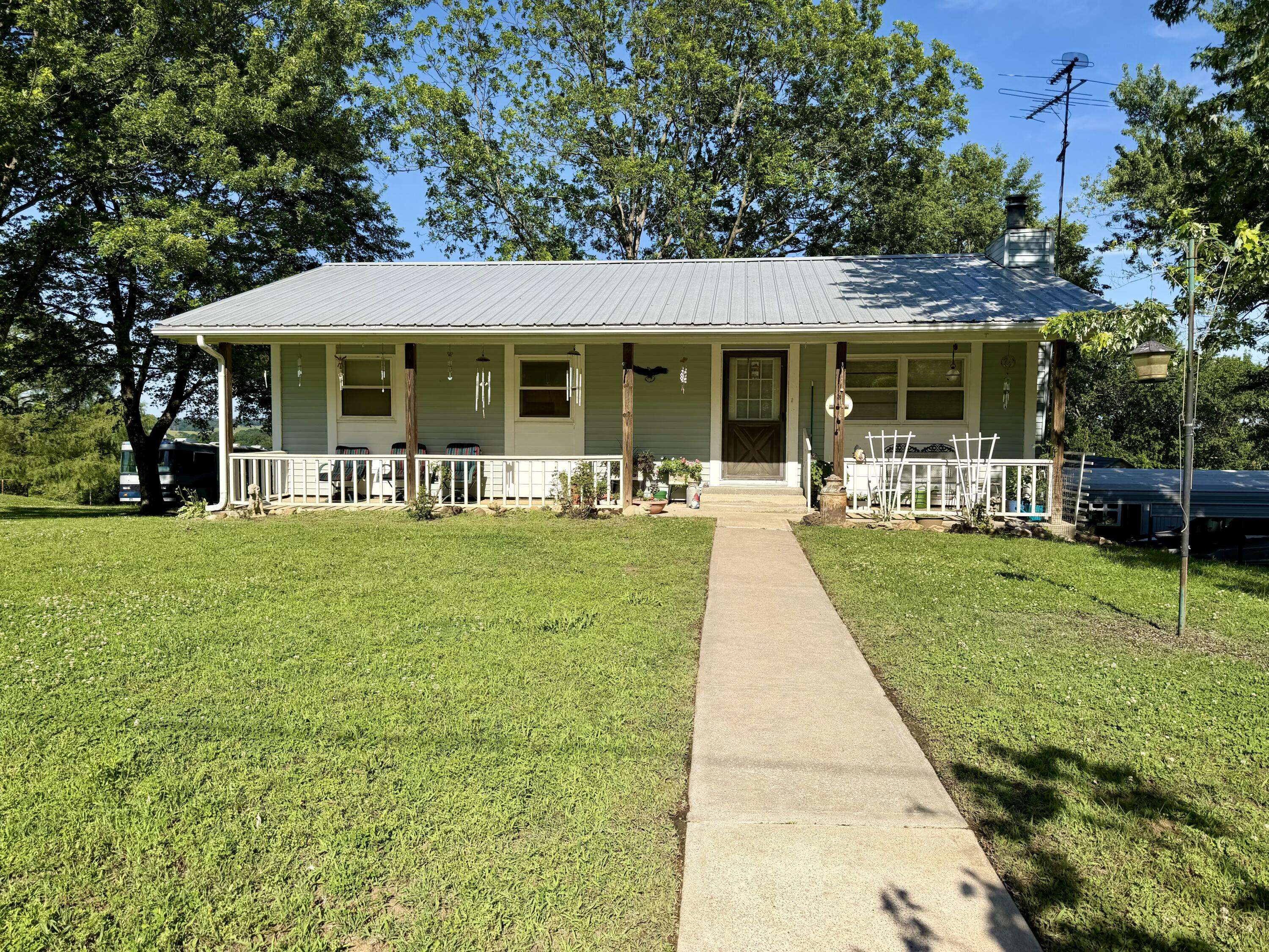 1405 S 951 RD, El Dorado Springs, MO 64744