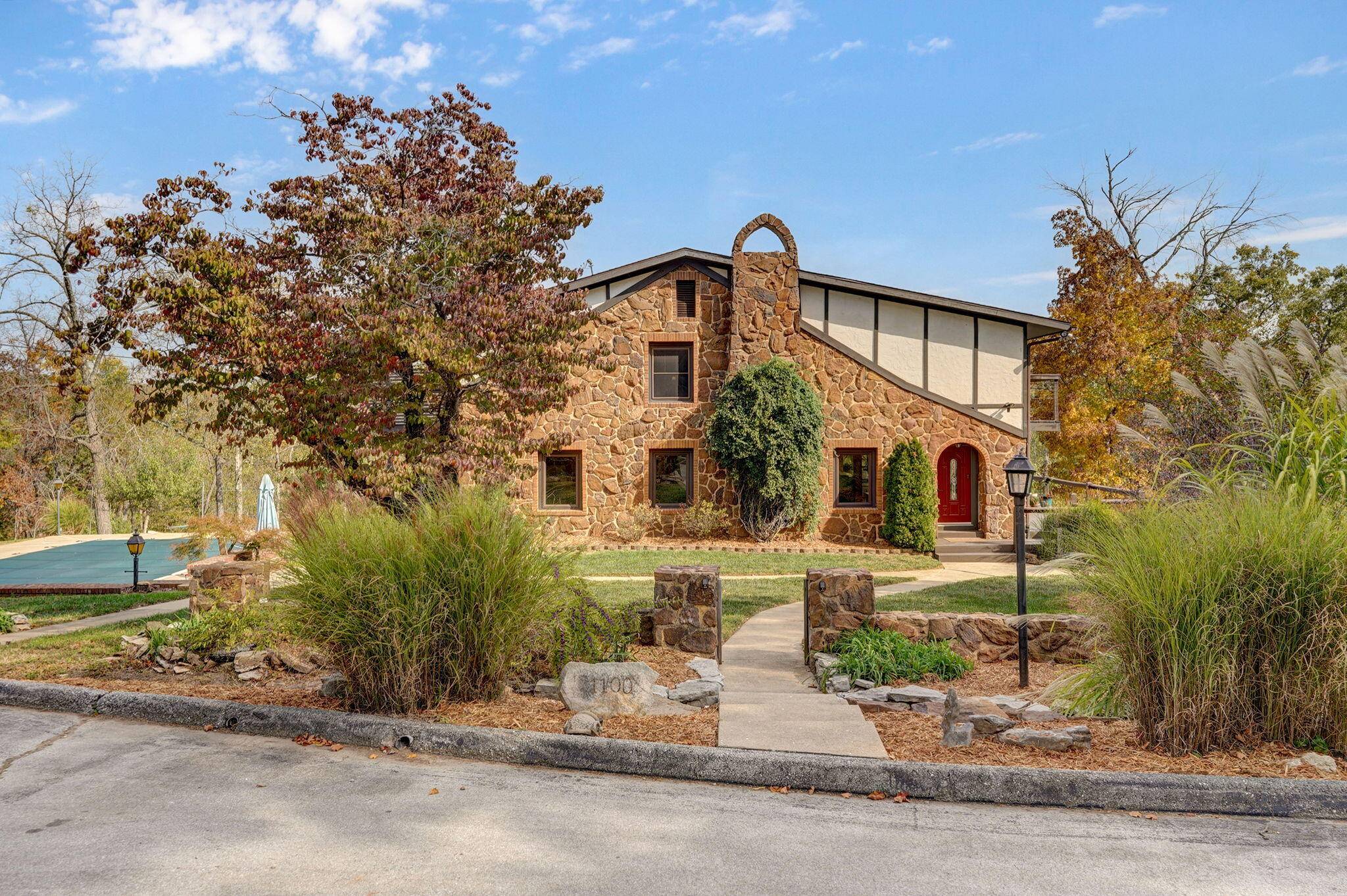 1100 E Robertson ST, Ozark, MO 65721