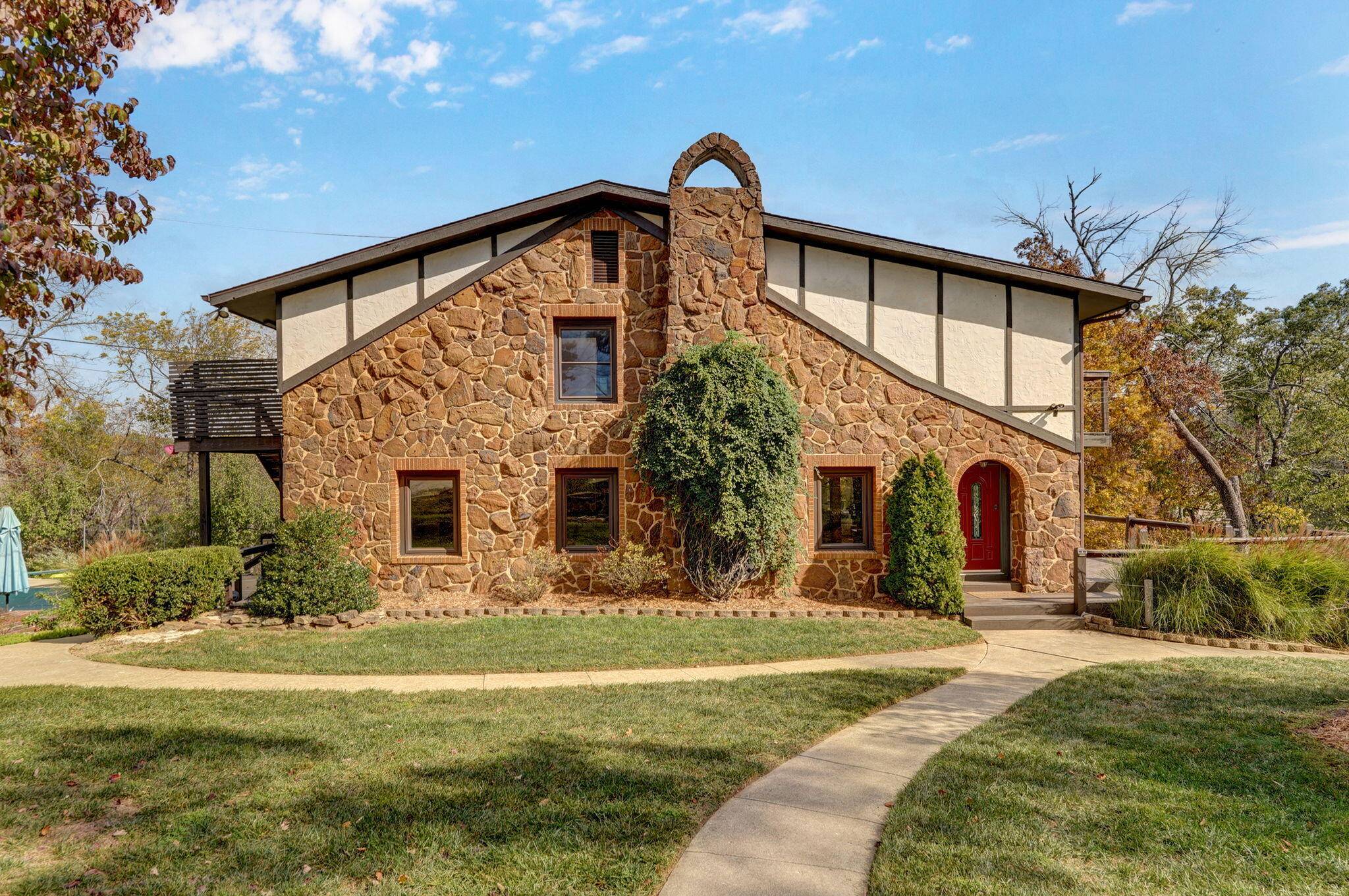 1100 E Robertson ST, Ozark, MO 65721