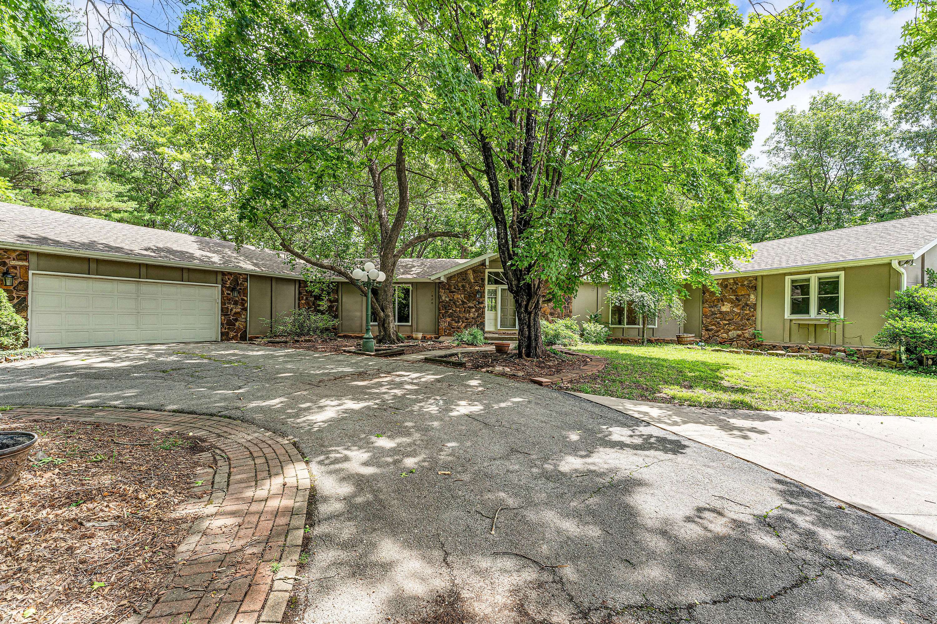 5450 S Farm Road 137, Springfield, MO 65810