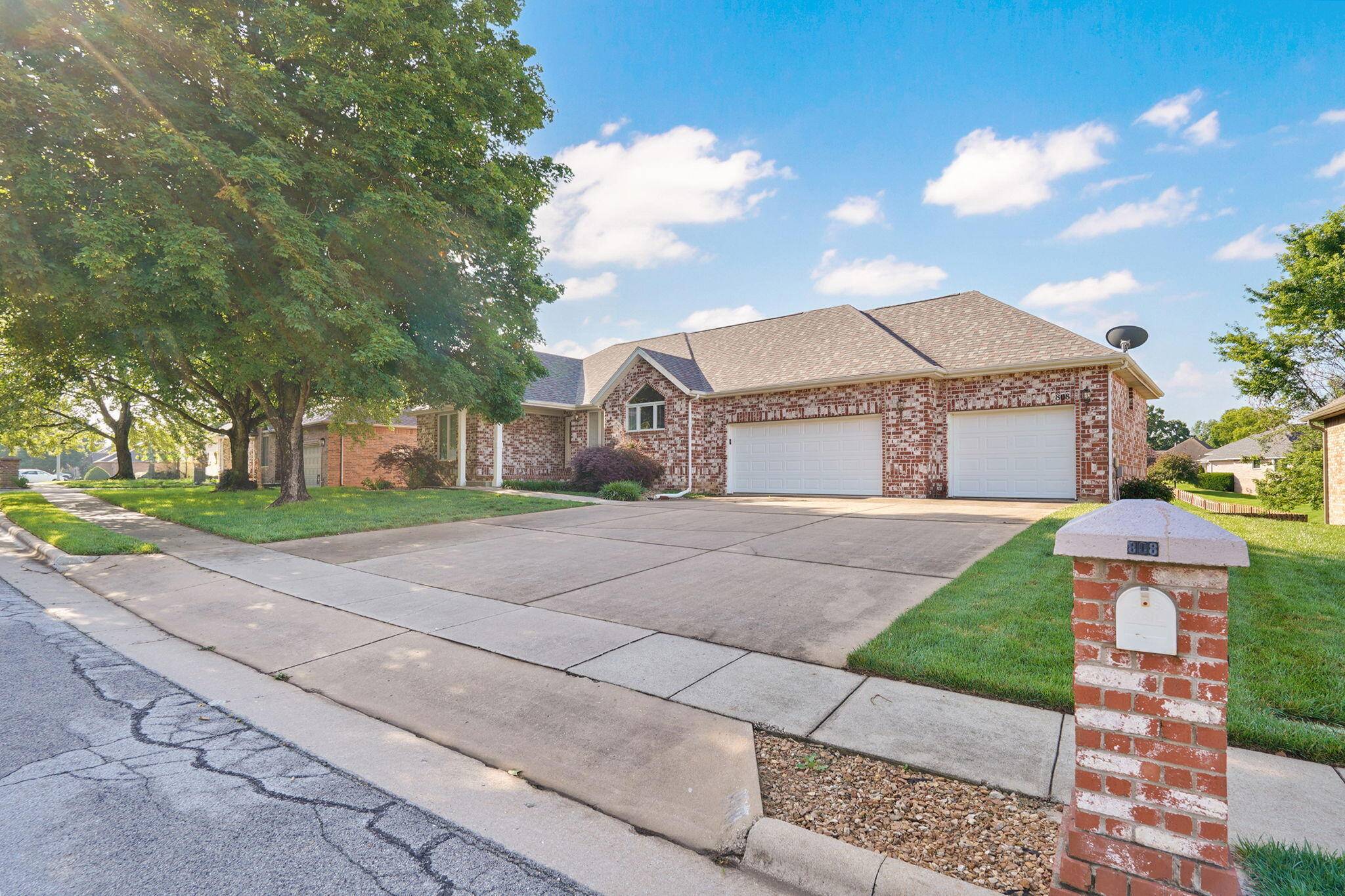 808 W Jackson AVE, Nixa, MO 65714