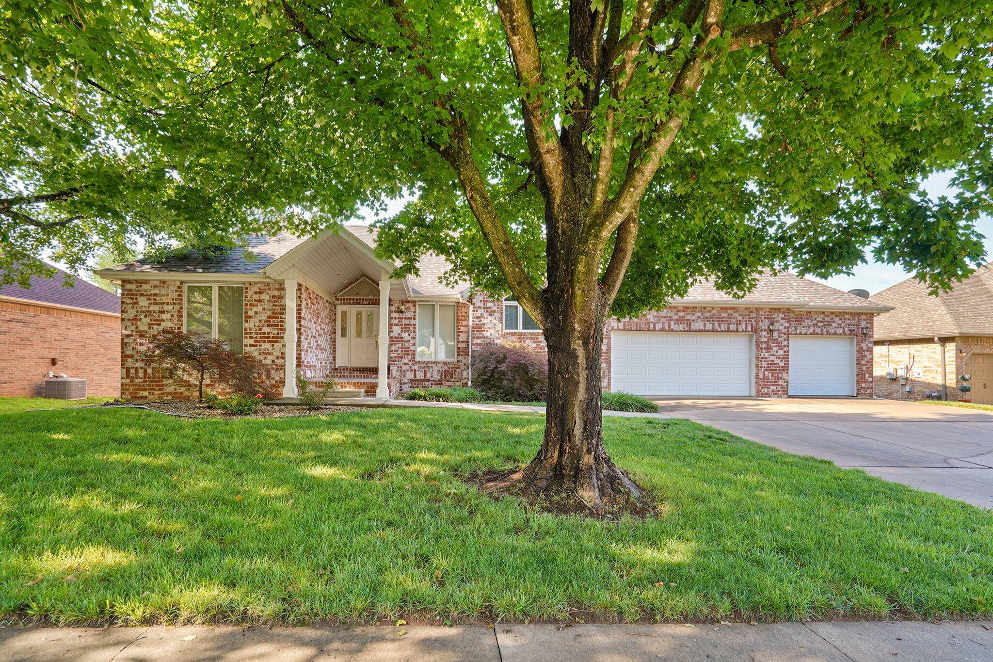 808 W Jackson AVE, Nixa, MO 65714