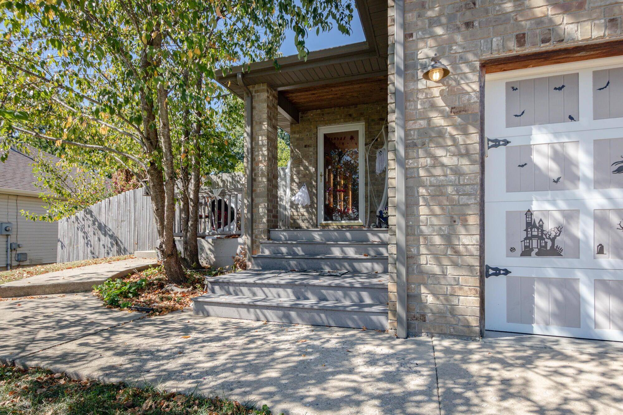 577 S Canterbury LN, Nixa, MO 65714