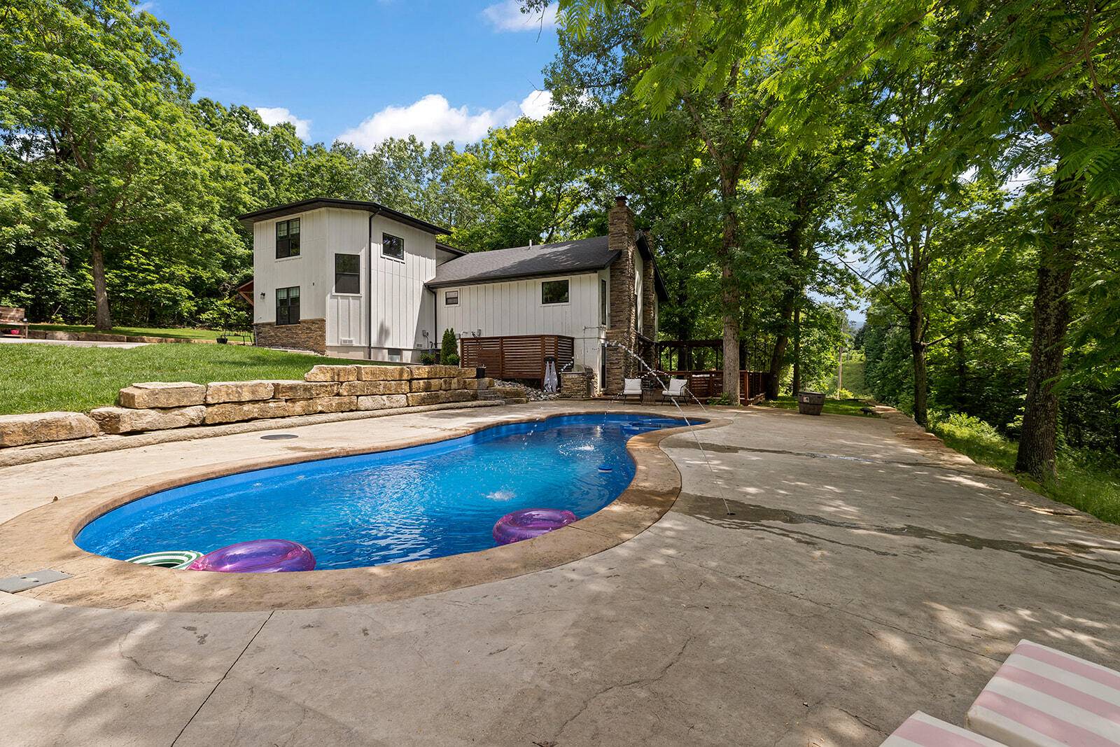 9879 E State Hwy Ad, Rogersville, MO 65742