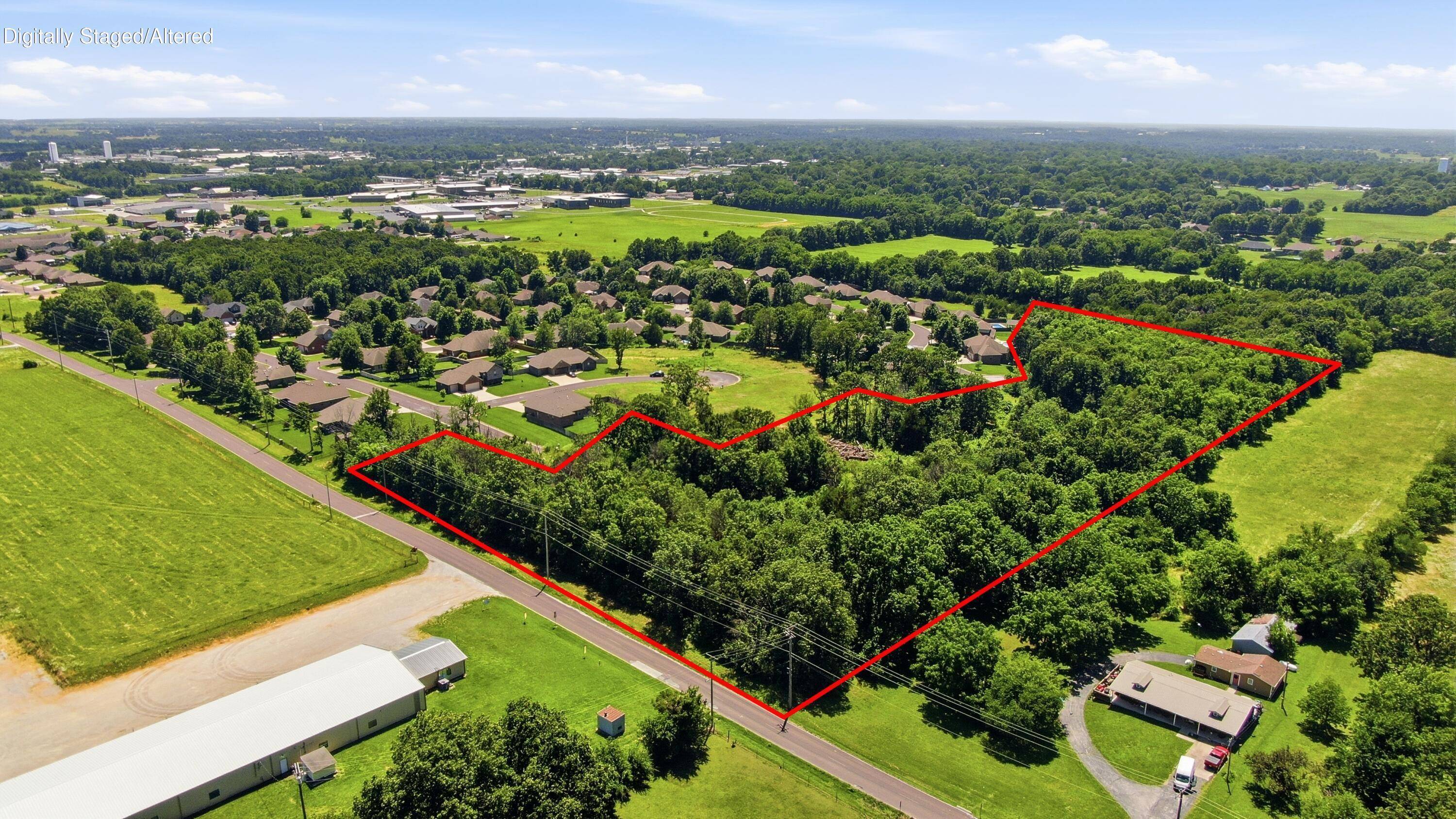 000 Remington DR, Monett, MO 65708