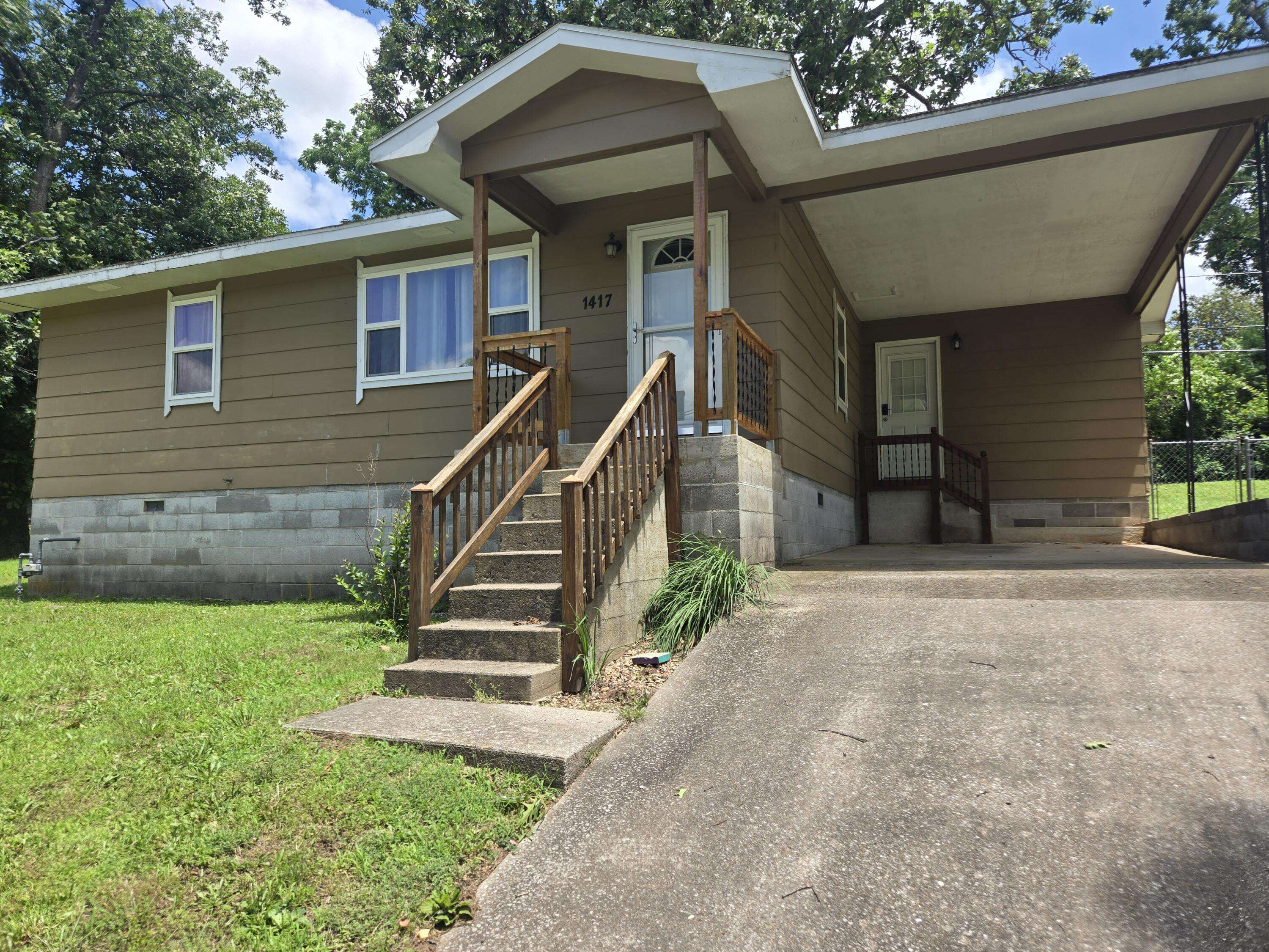1417 Oakhill DR, Cassville, MO 65625
