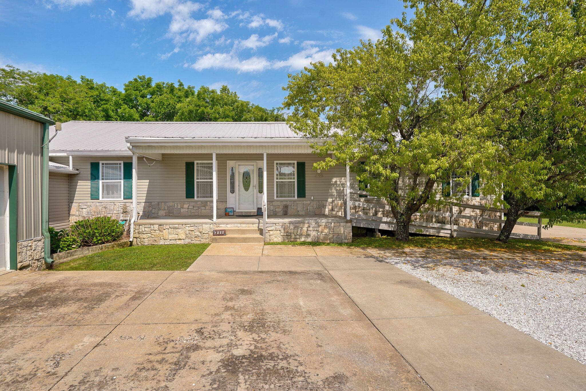 7222 N Farm Road 203, Strafford, MO 65757