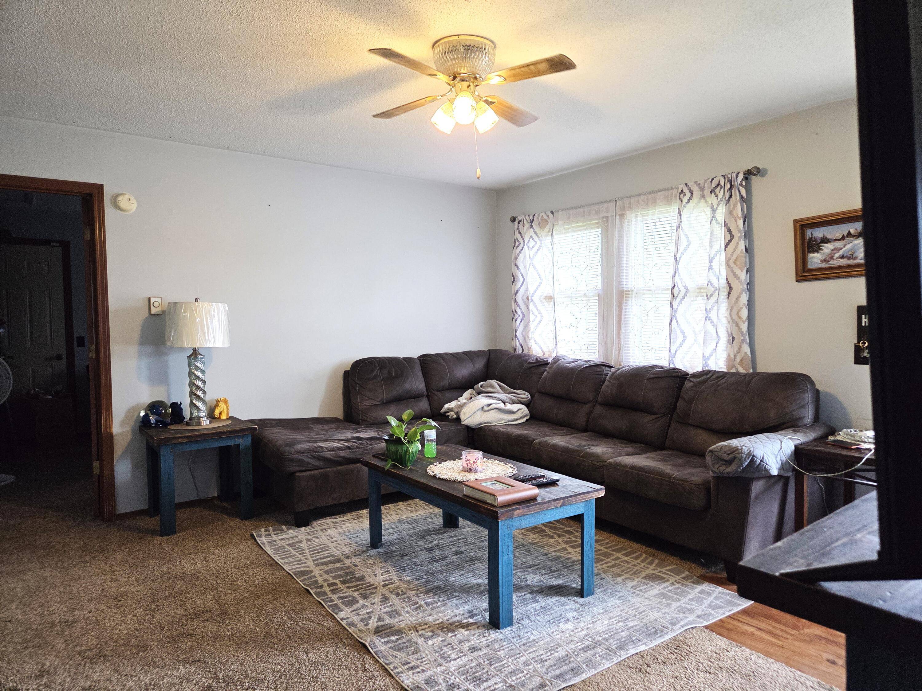 1127 N Oak ST, Buffalo, MO 65622