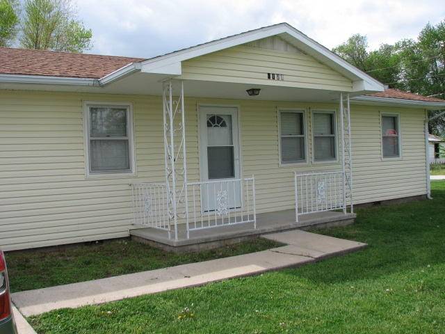 1127 N Oak ST, Buffalo, MO 65622