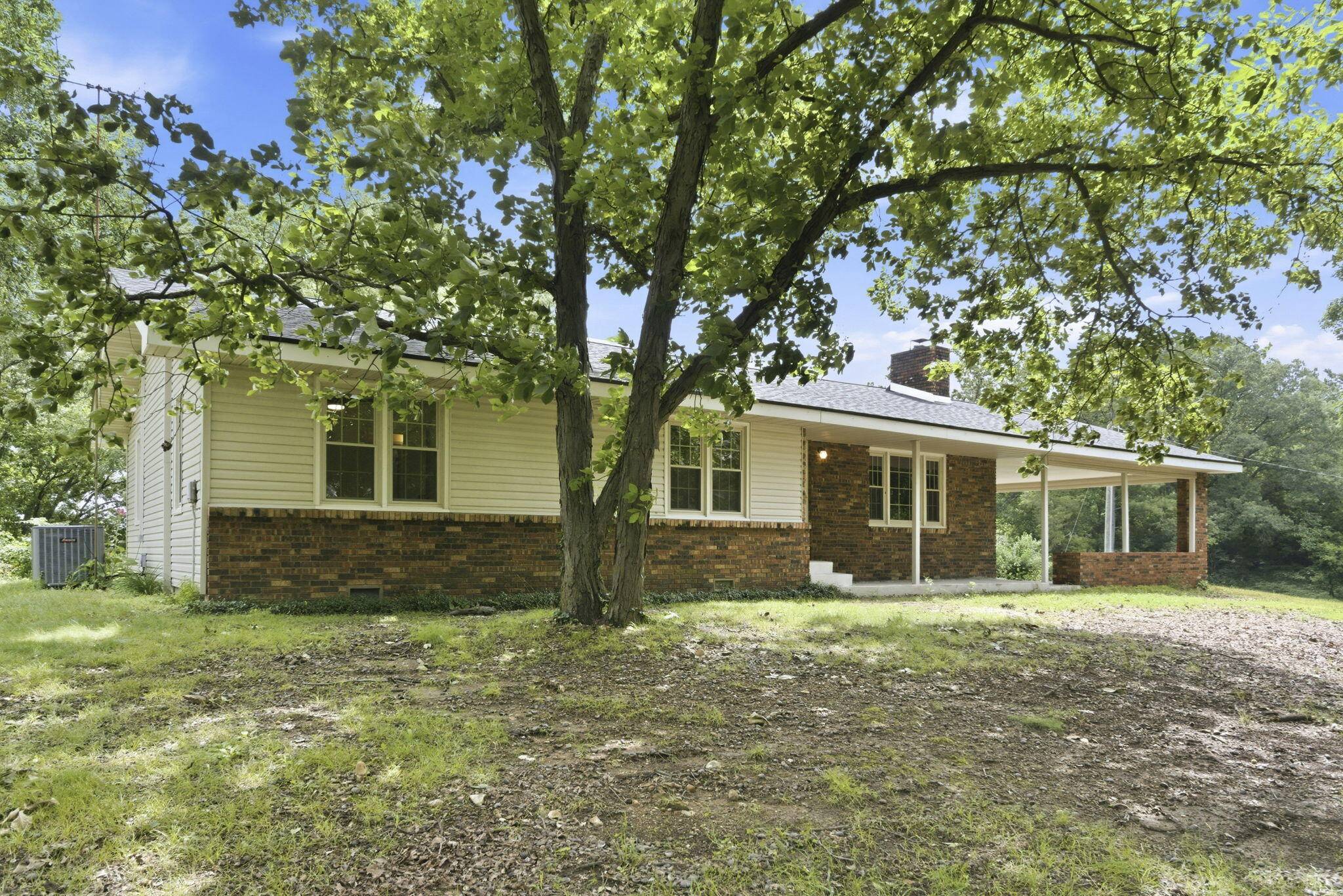 18555 State Highway 32, Stockton, MO 65785