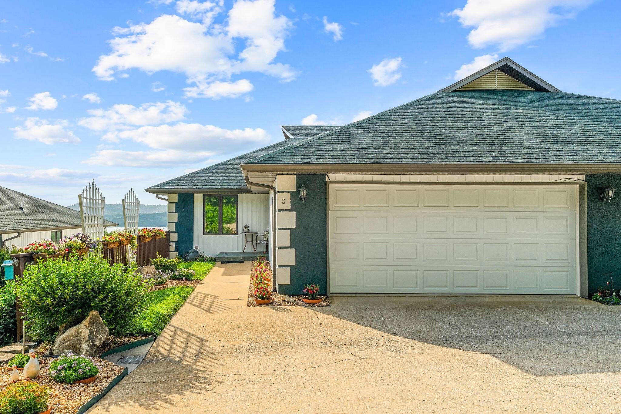 201 Point Seven RD #8, Kimberling City, MO 65686
