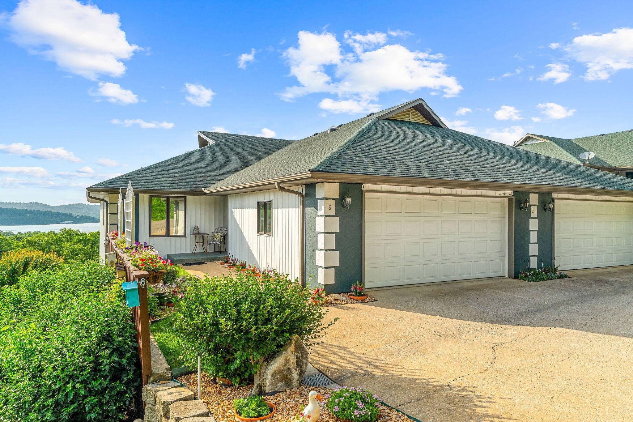 201 Point Seven RD #8, Kimberling City, MO 65686