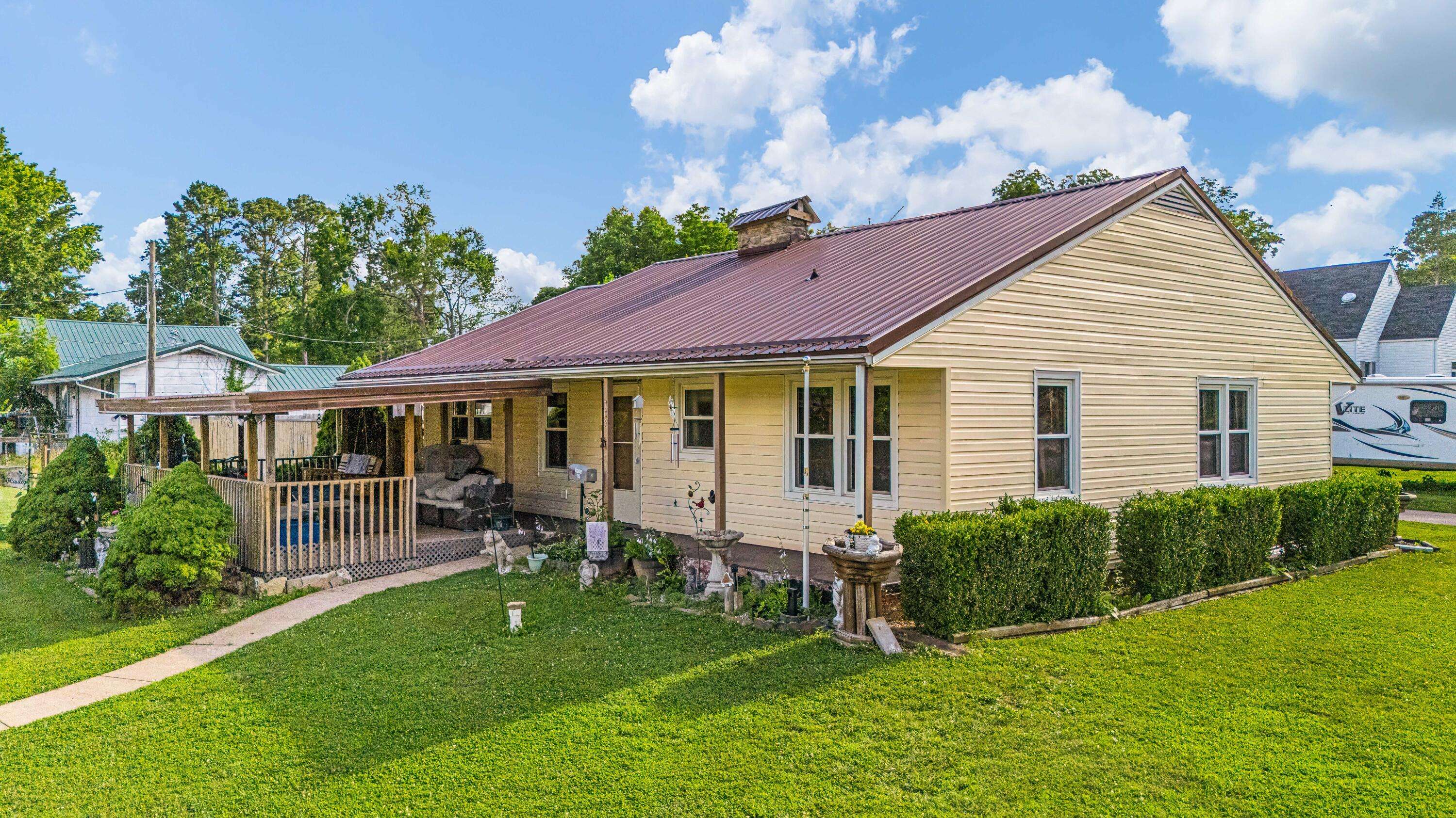 705 Augusta ST, Houston, MO 65483
