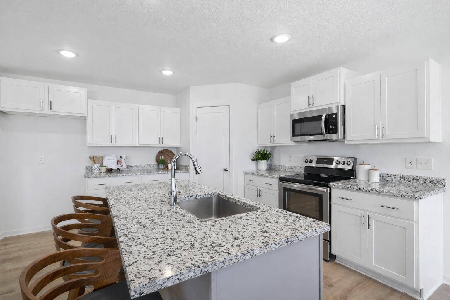 1029 W Madison DR, Rogersville, MO 65742