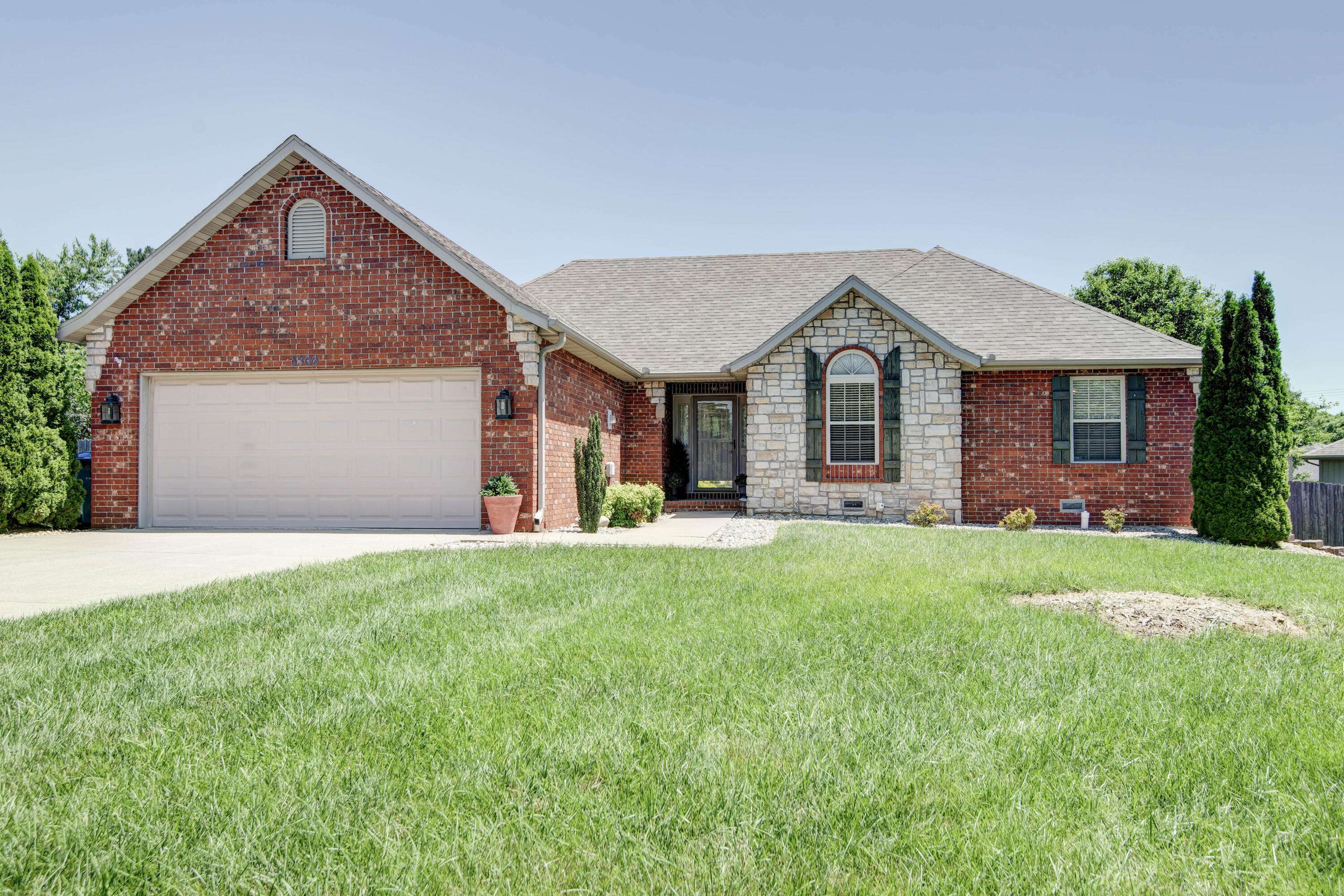 5306 N 12th AVE, Ozark, MO 65721