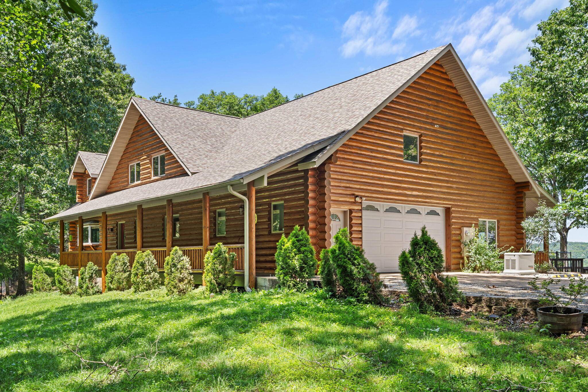 37 Wild Horse LN, Galena, MO 65656