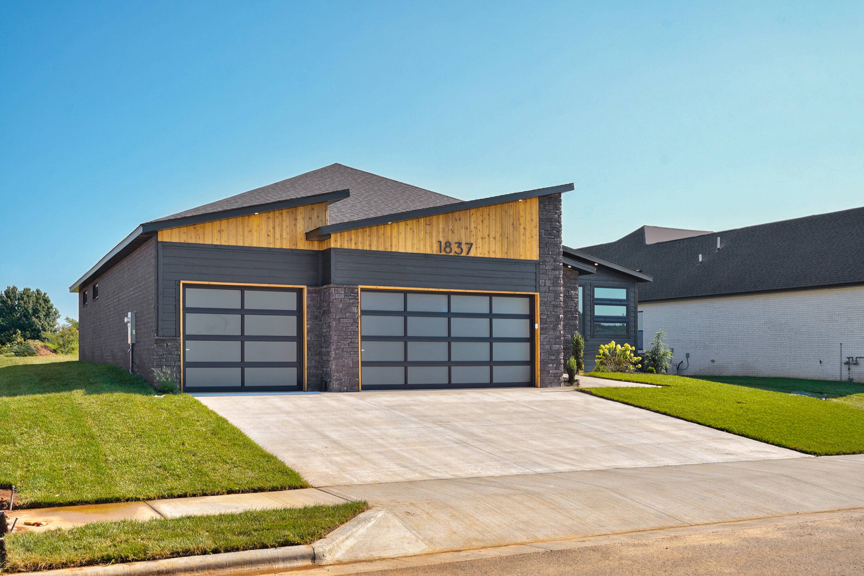 1837 E Skyline AVE, Ozark, MO 65721