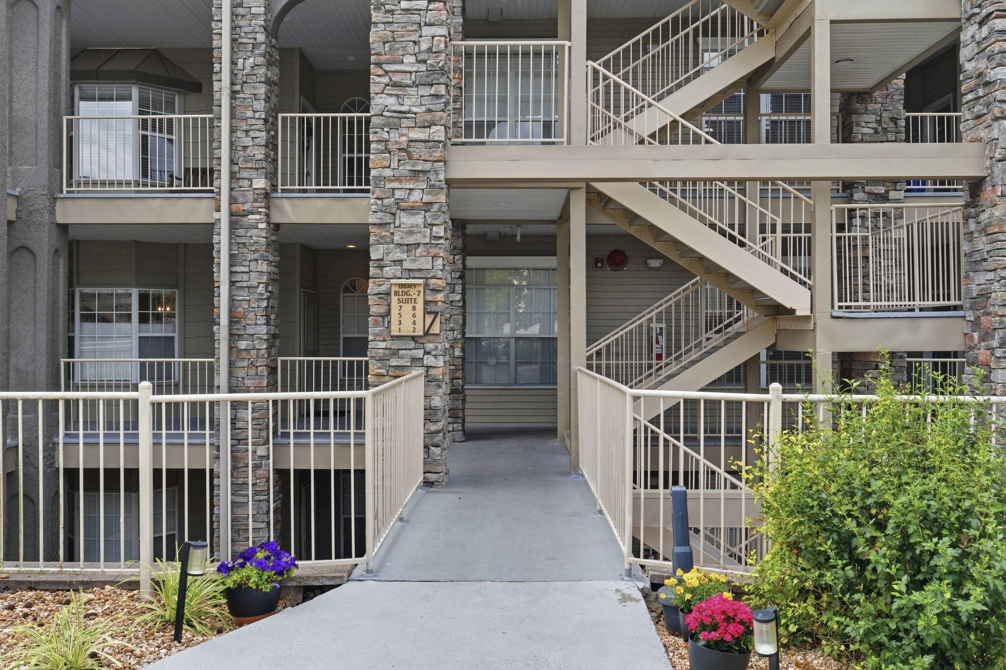 300 Glory RD #4, Branson, MO 65616