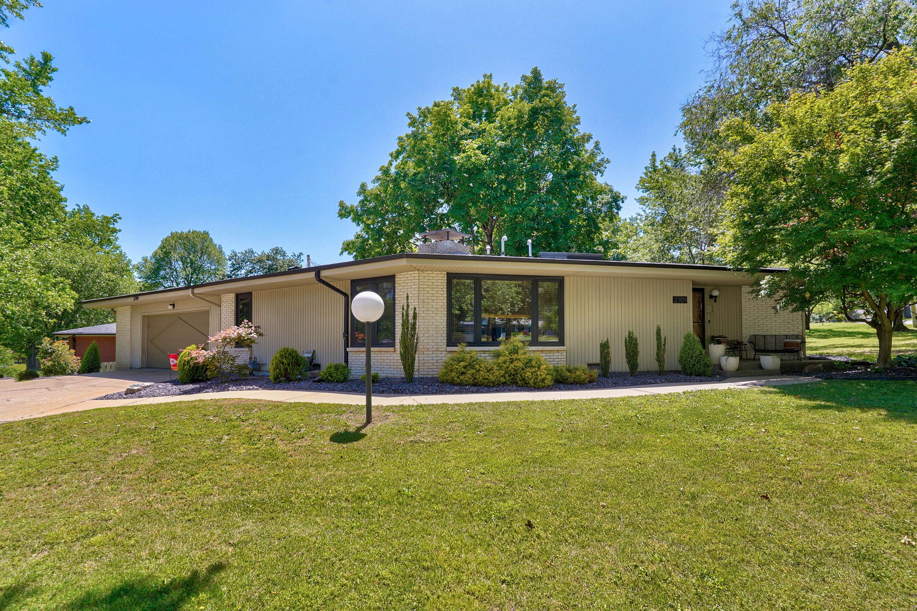 2709 S Glendale AVE, Springfield, MO 65804