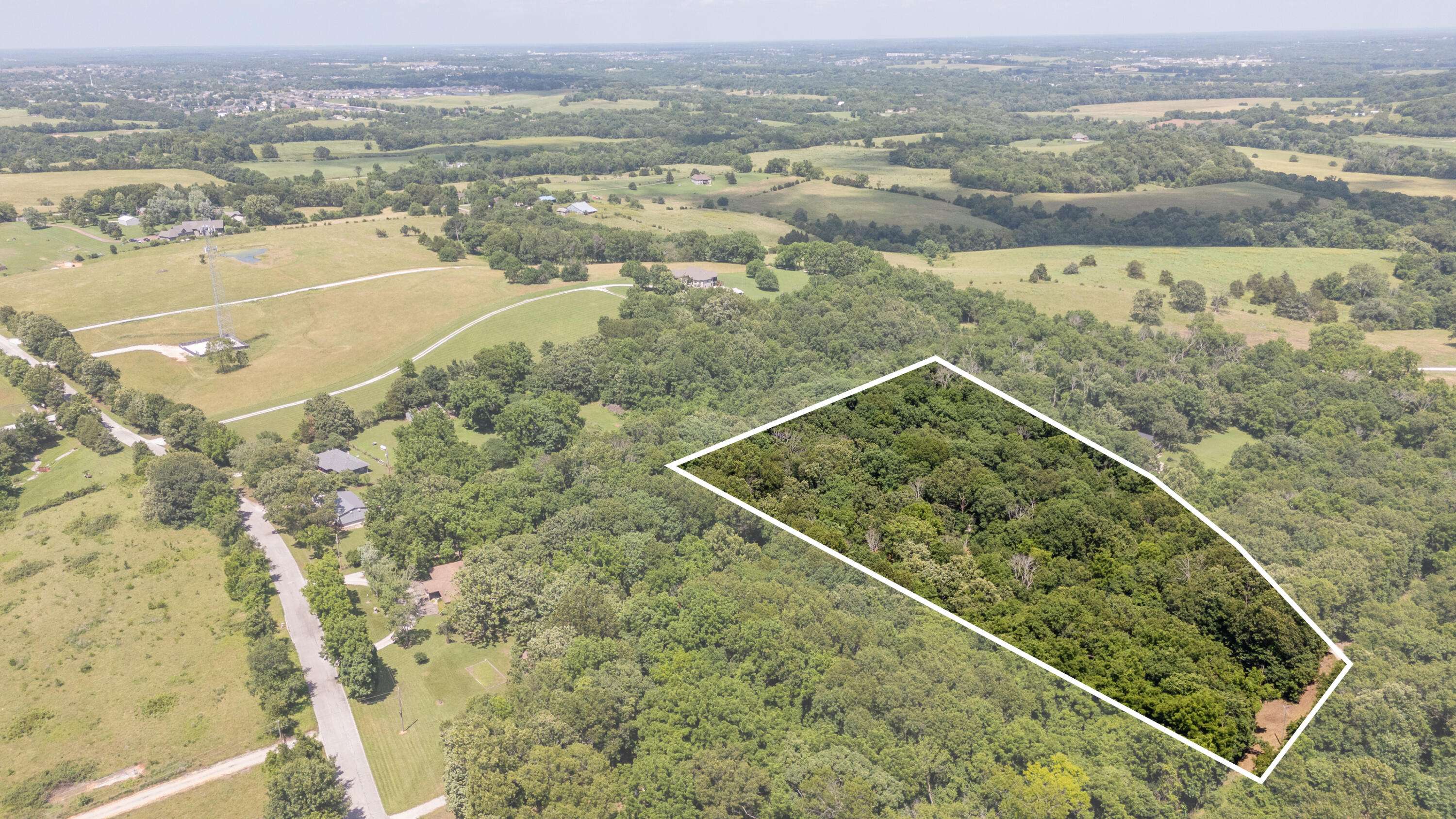 1326 Sassafras LN, Nixa, MO 65714