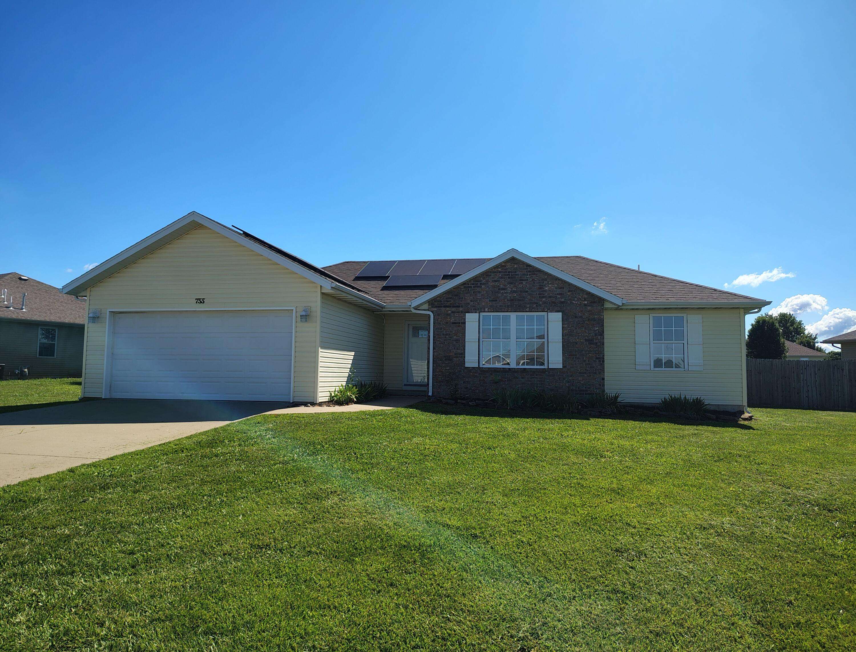 755 Woodlawn ST, Marshfield, MO 65706