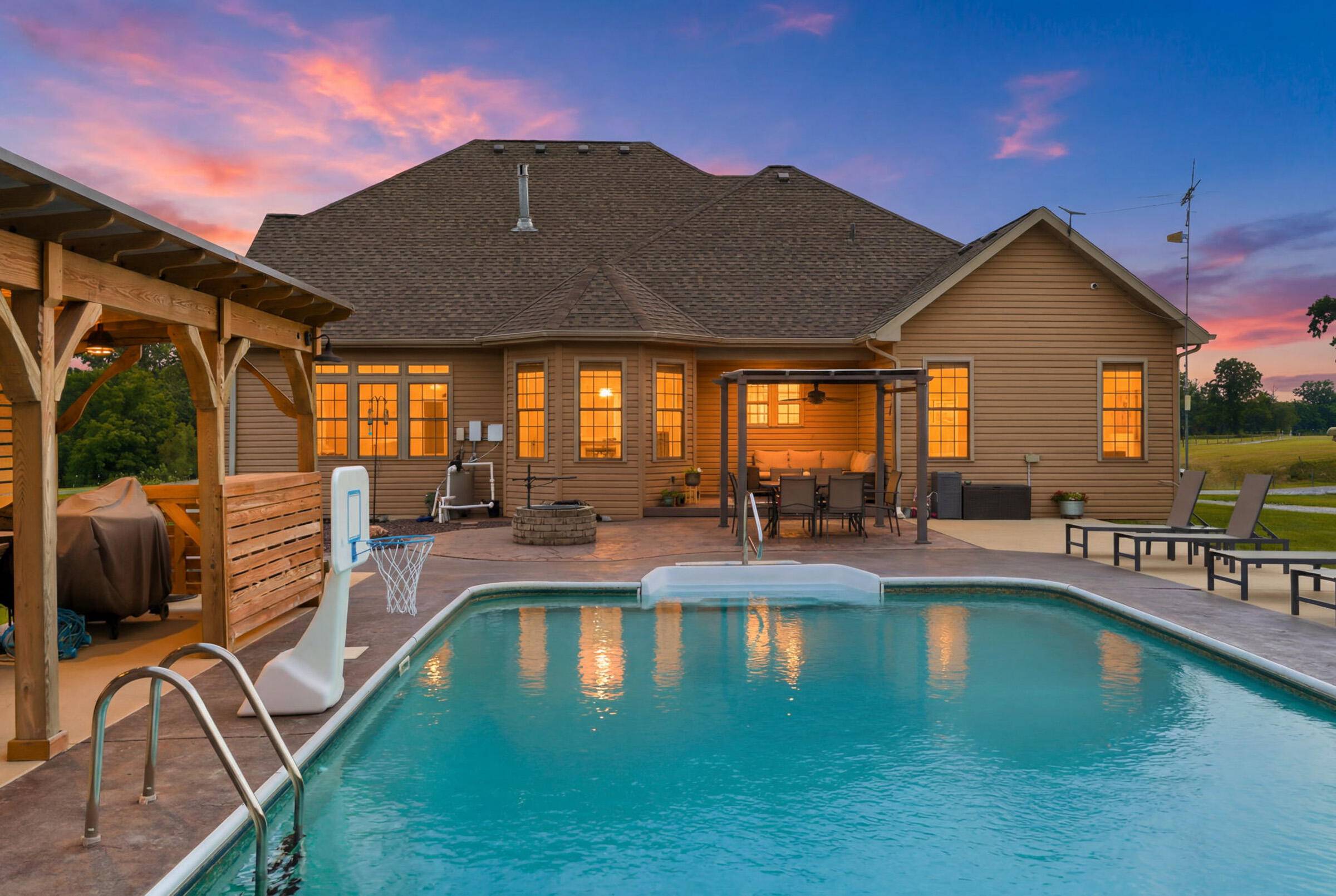 833 State Route Am, Cabool, MO 65689