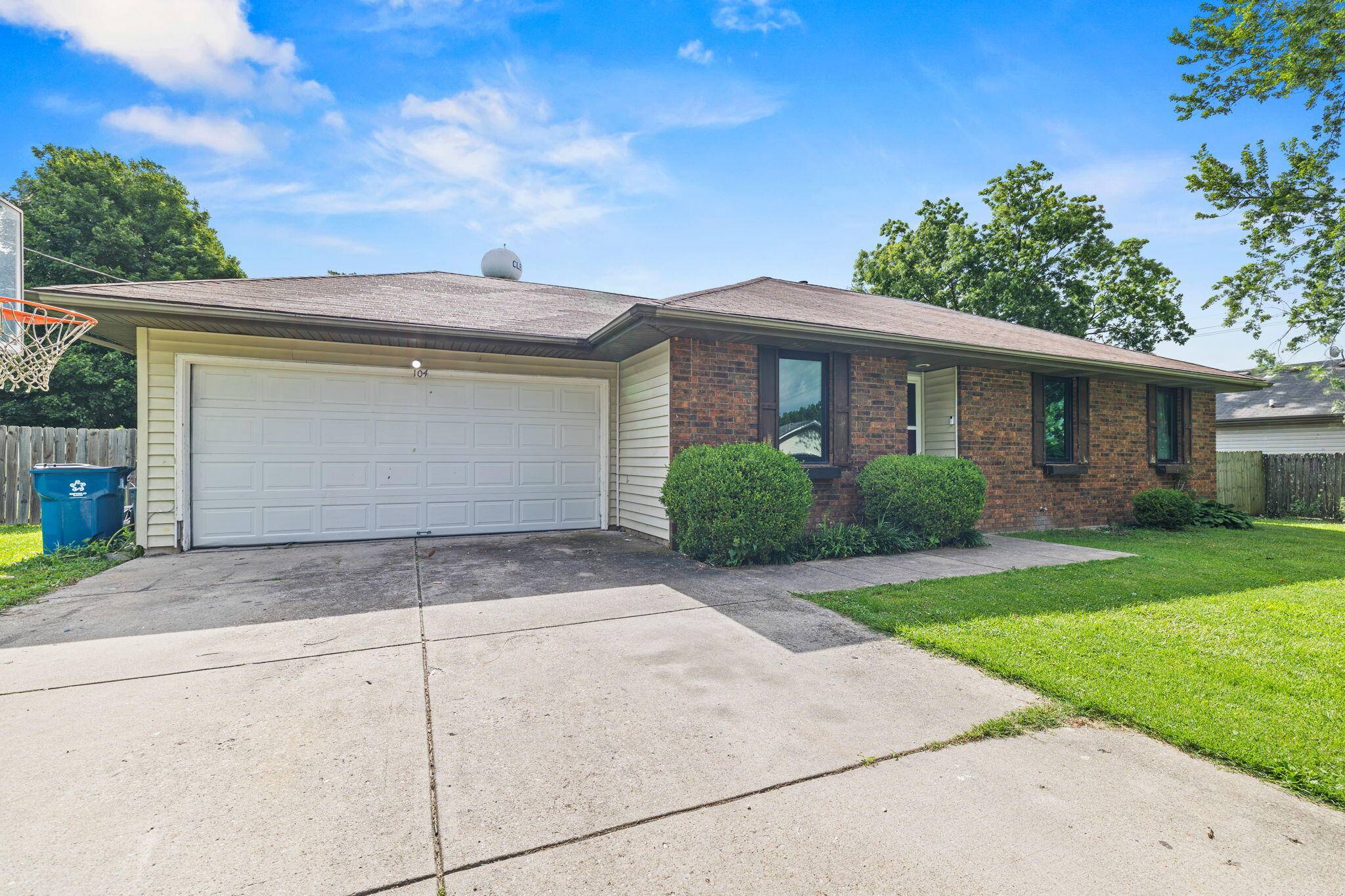 104 Maple ST, Clever, MO 65631