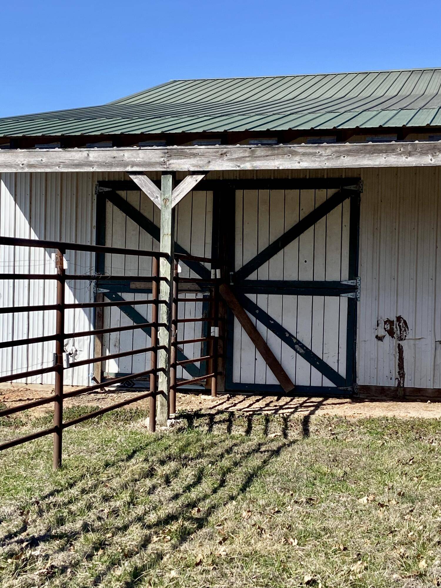 11 S Dade 203, Everton, MO 65646