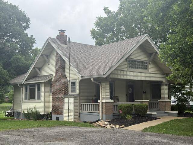 729 E Dorris AVE, Mountain Grove, MO 65711