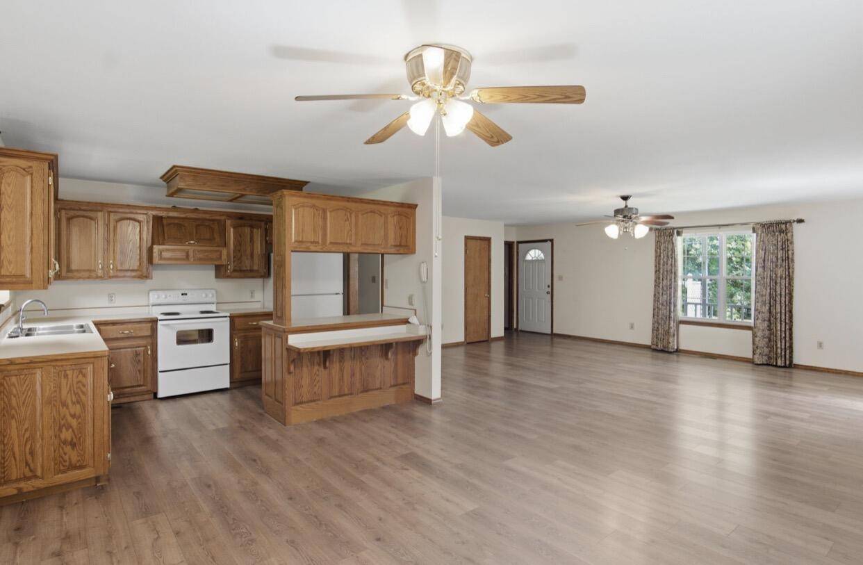 101 Bear LN, Seneca, MO 64865
