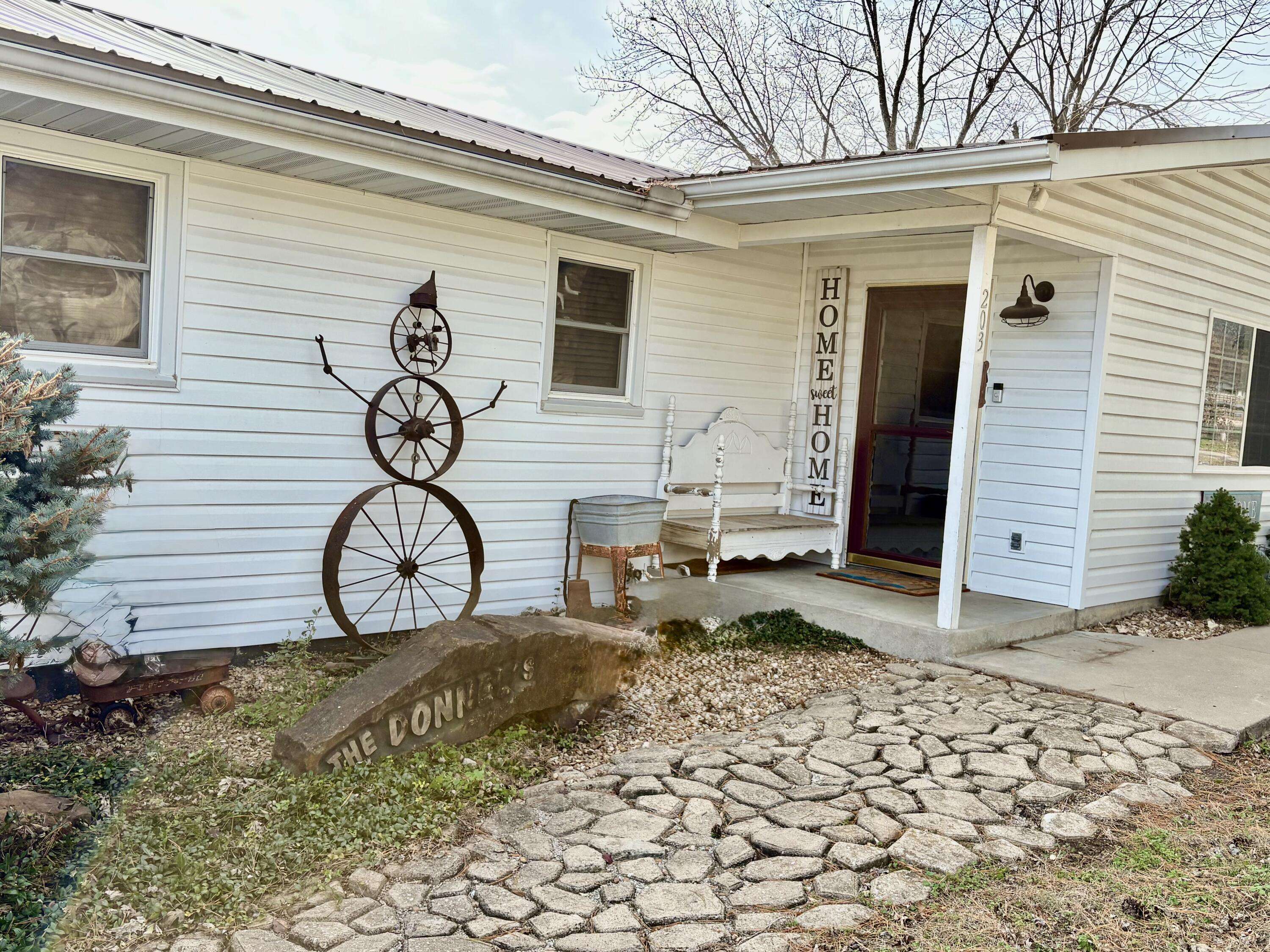 203 Wynes CIR, Greenfield, MO 65661