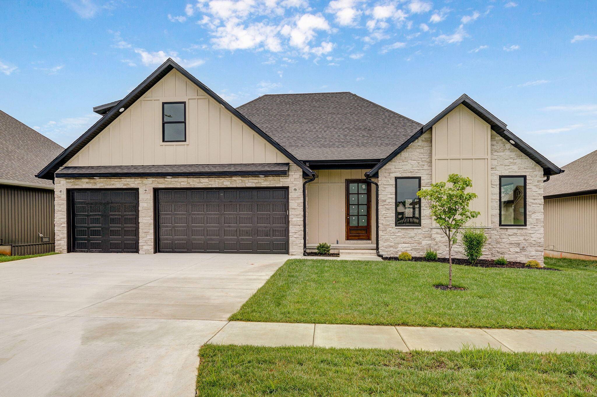 3032 W Allen DR, Springfield, MO 65810