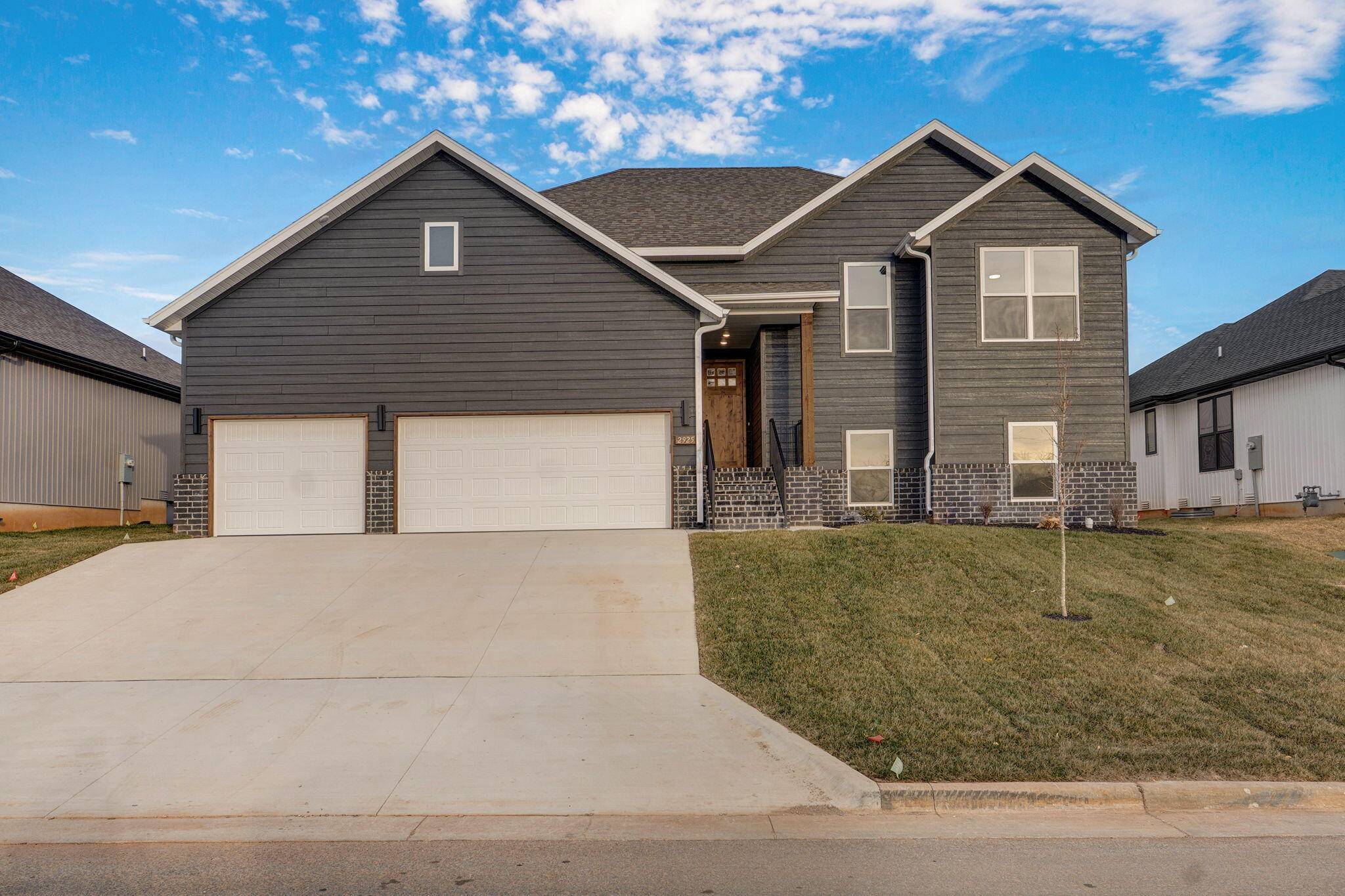 2925 W Teton DR, Springfield, MO 65810