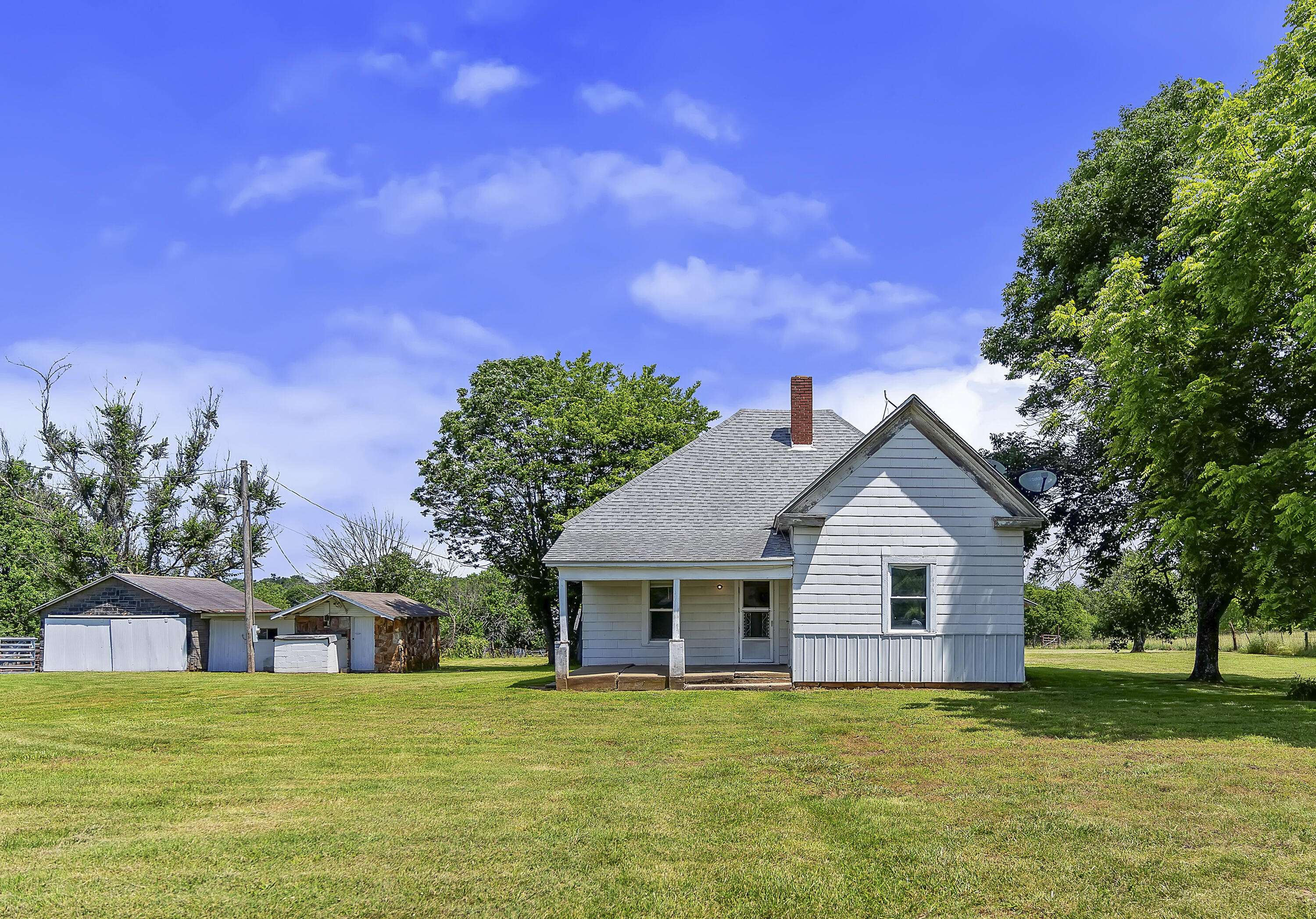 8527 W Farm Rd 76, Willard, MO 65781