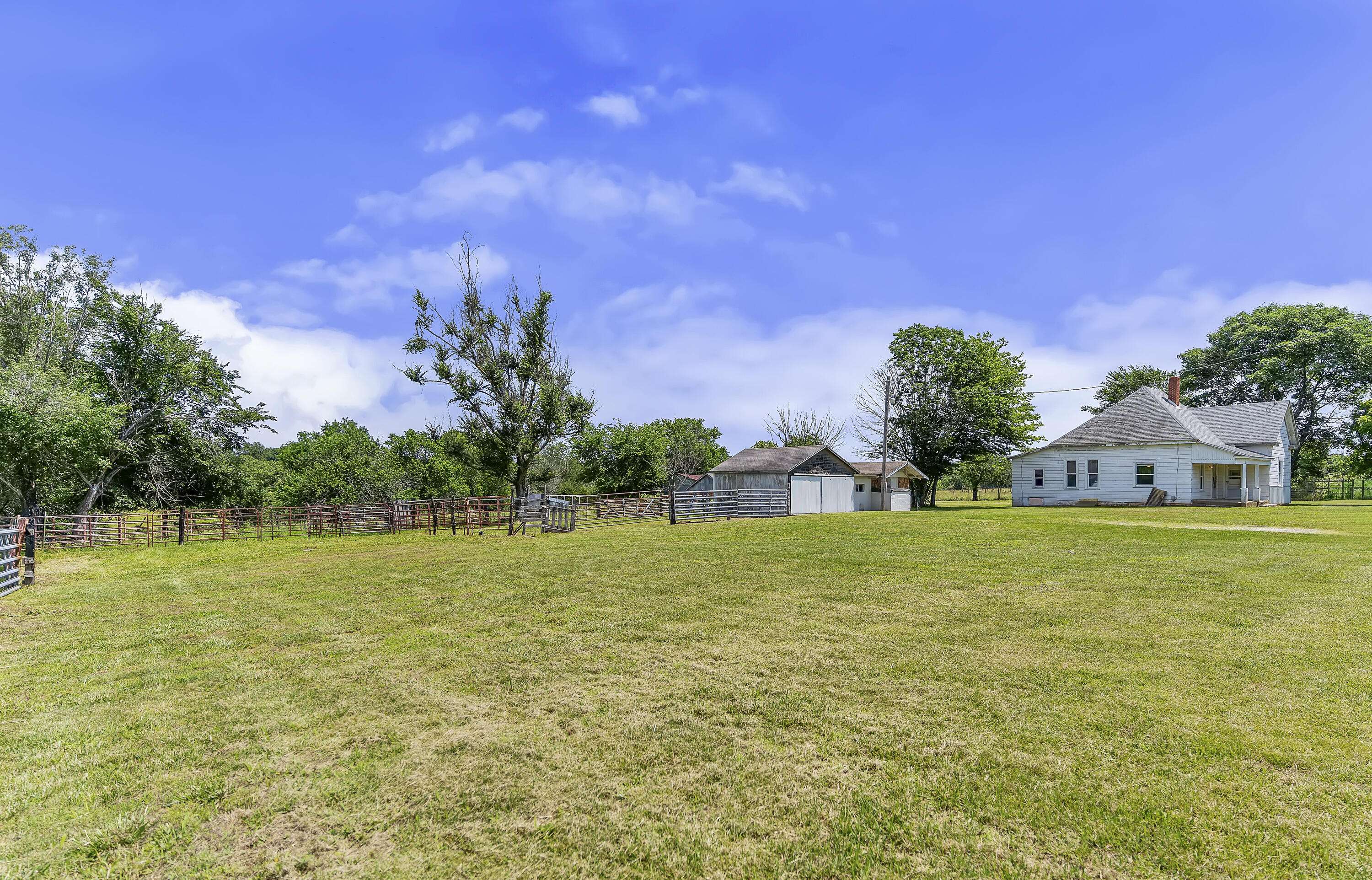 8527 W Farm Rd 76, Willard, MO 65781