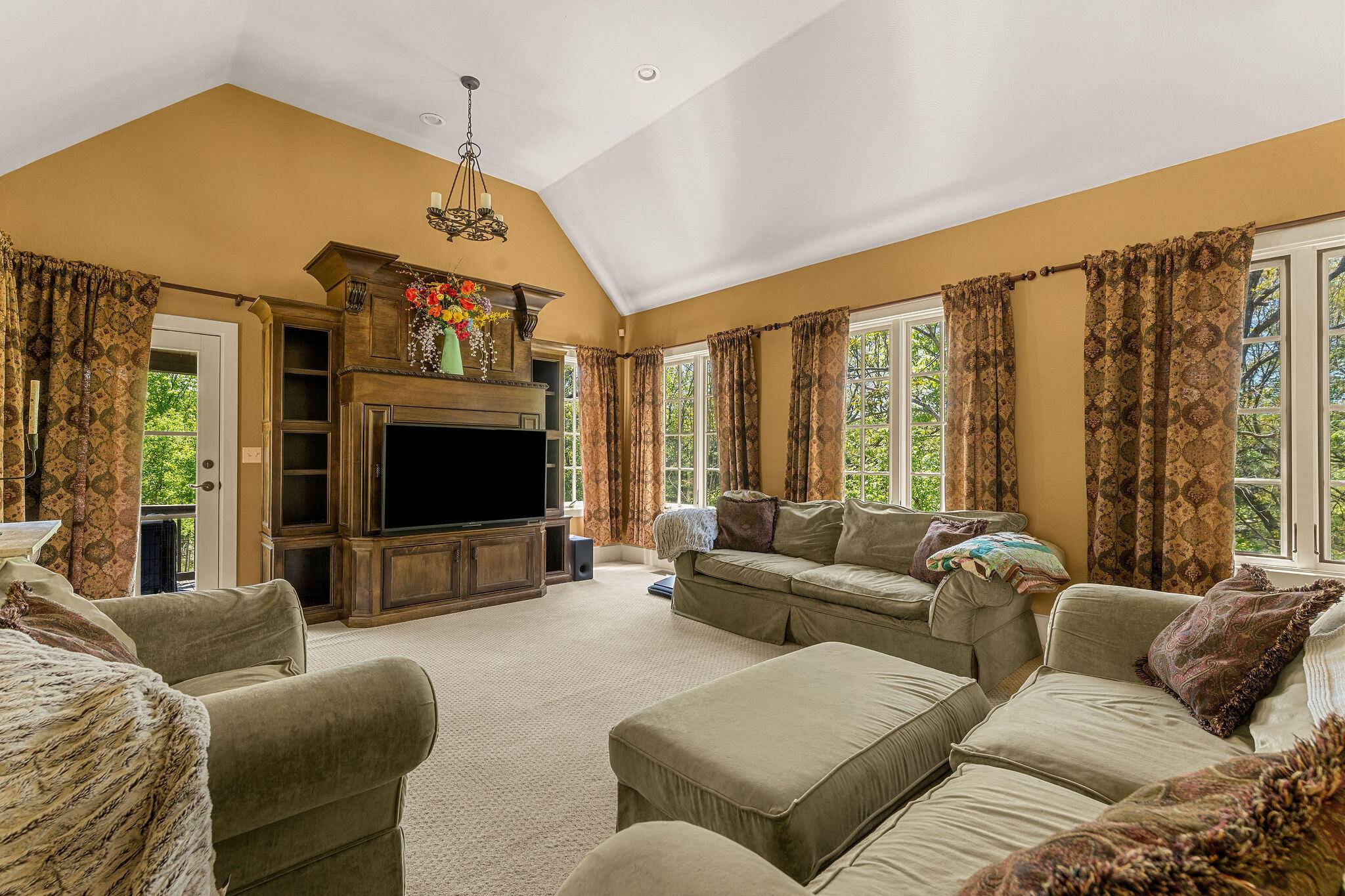 966 Bear Creek RD, Walnut Shade, MO 65771