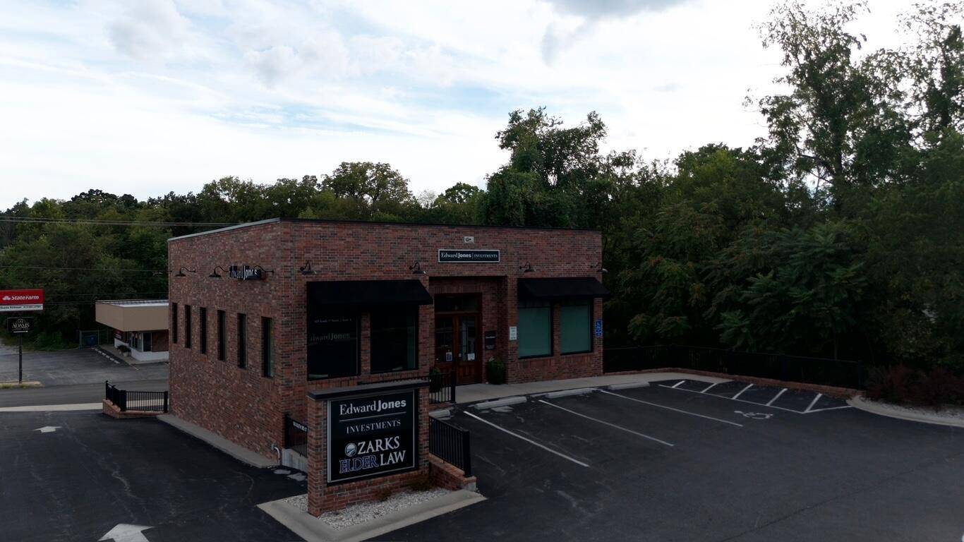 105 S 3rd ST, Ozark, MO 65721