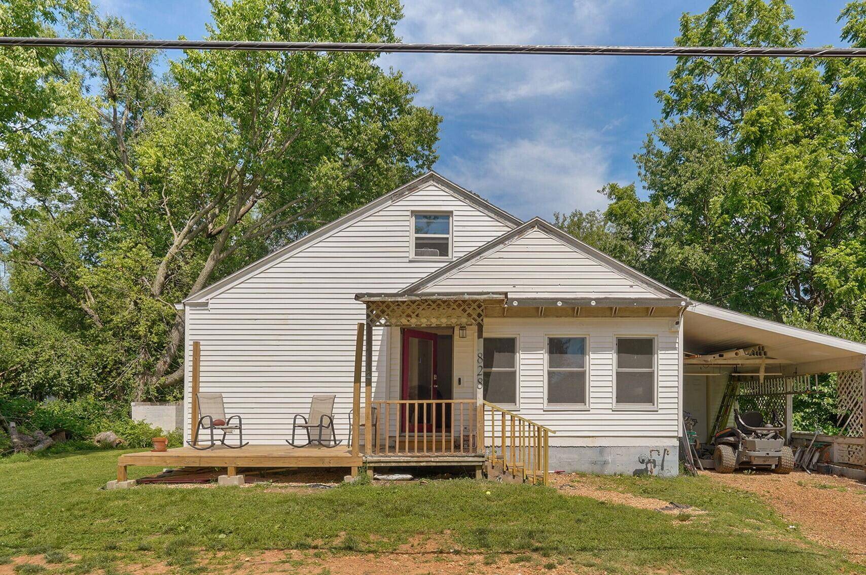 828 S Glenn AVE, Springfield, MO 65802