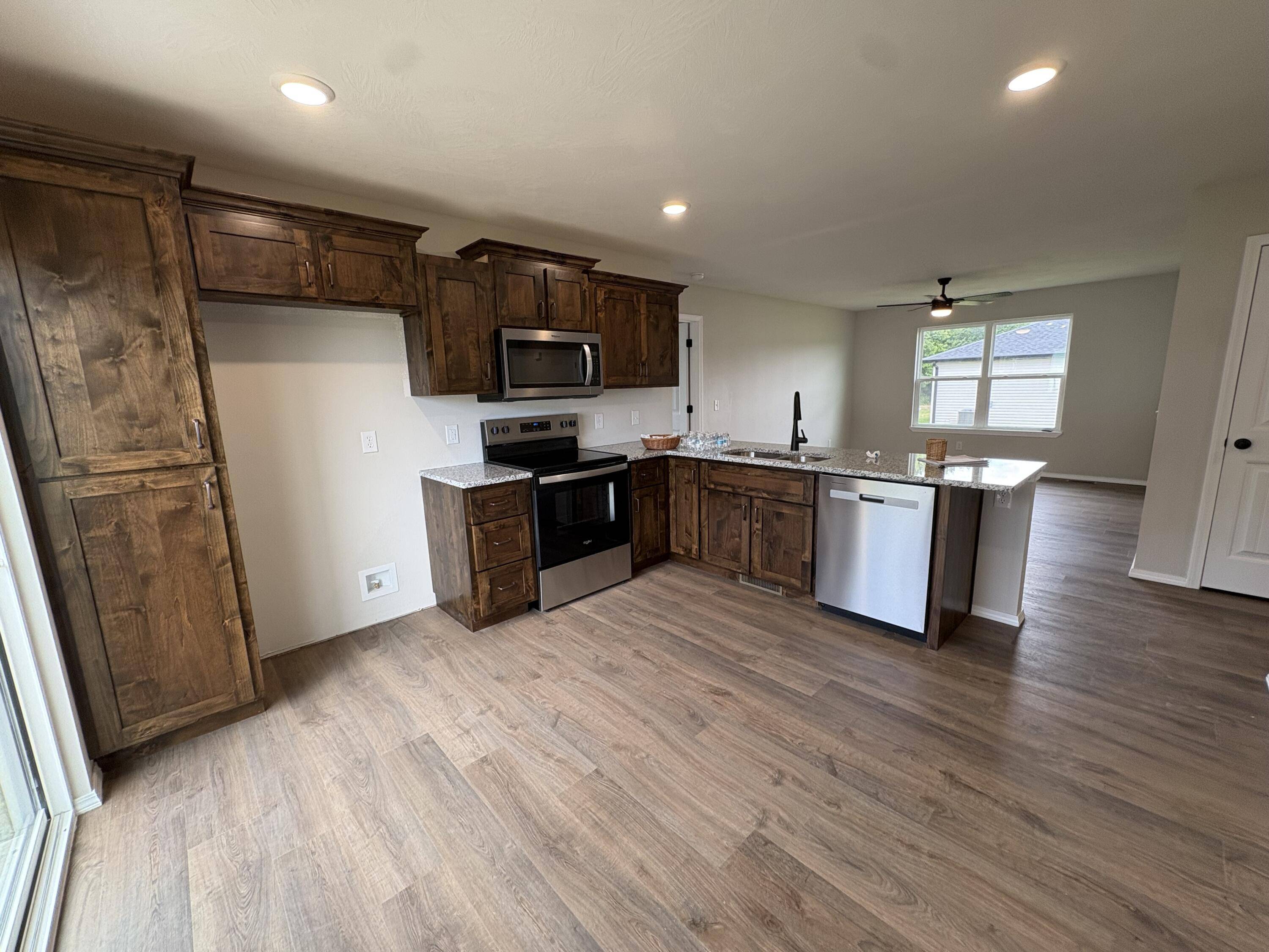 414 N Cherokee TRL, Clever, MO 65631