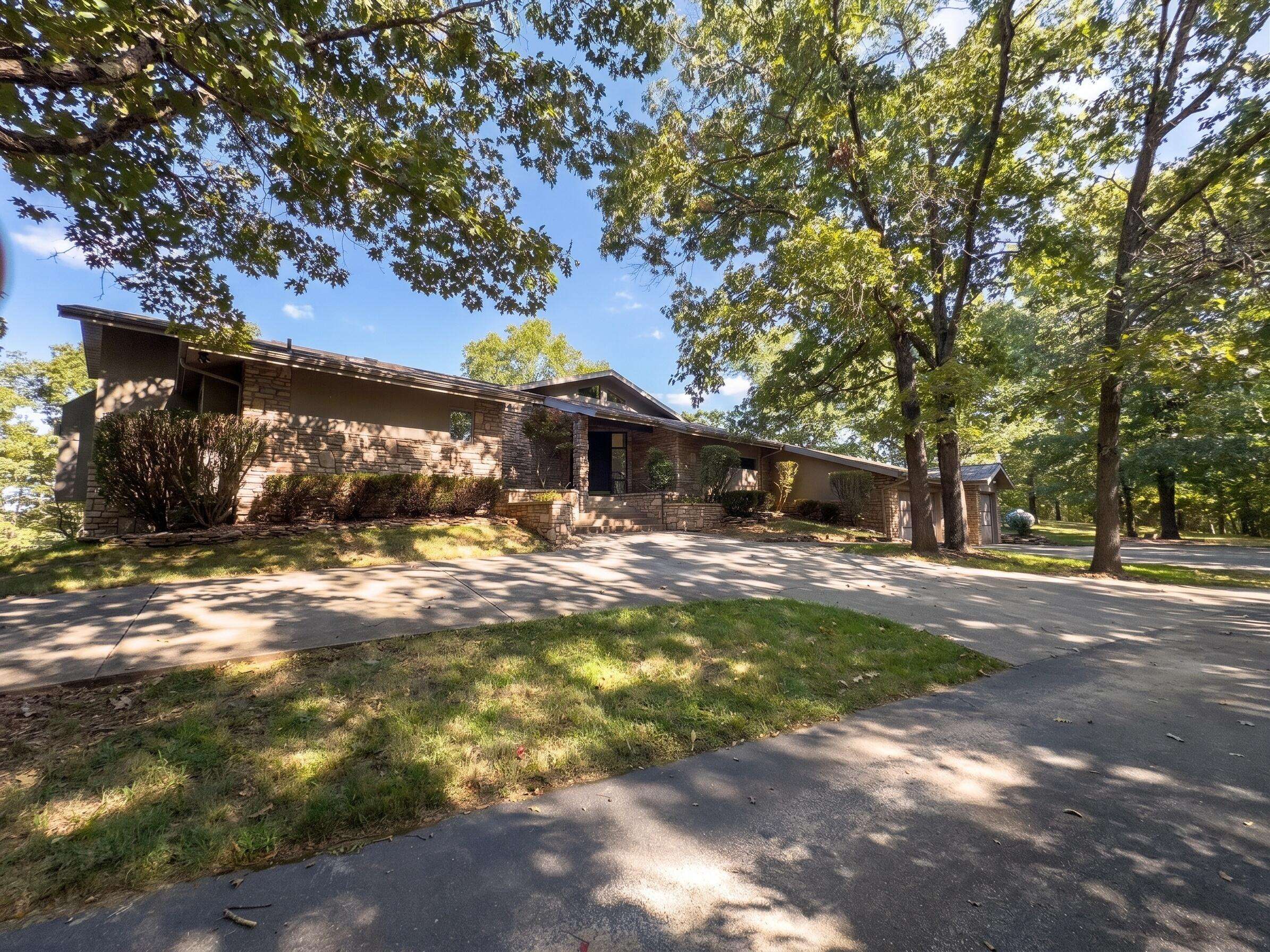740 Russel Ridge RD, Nixa, MO 65714