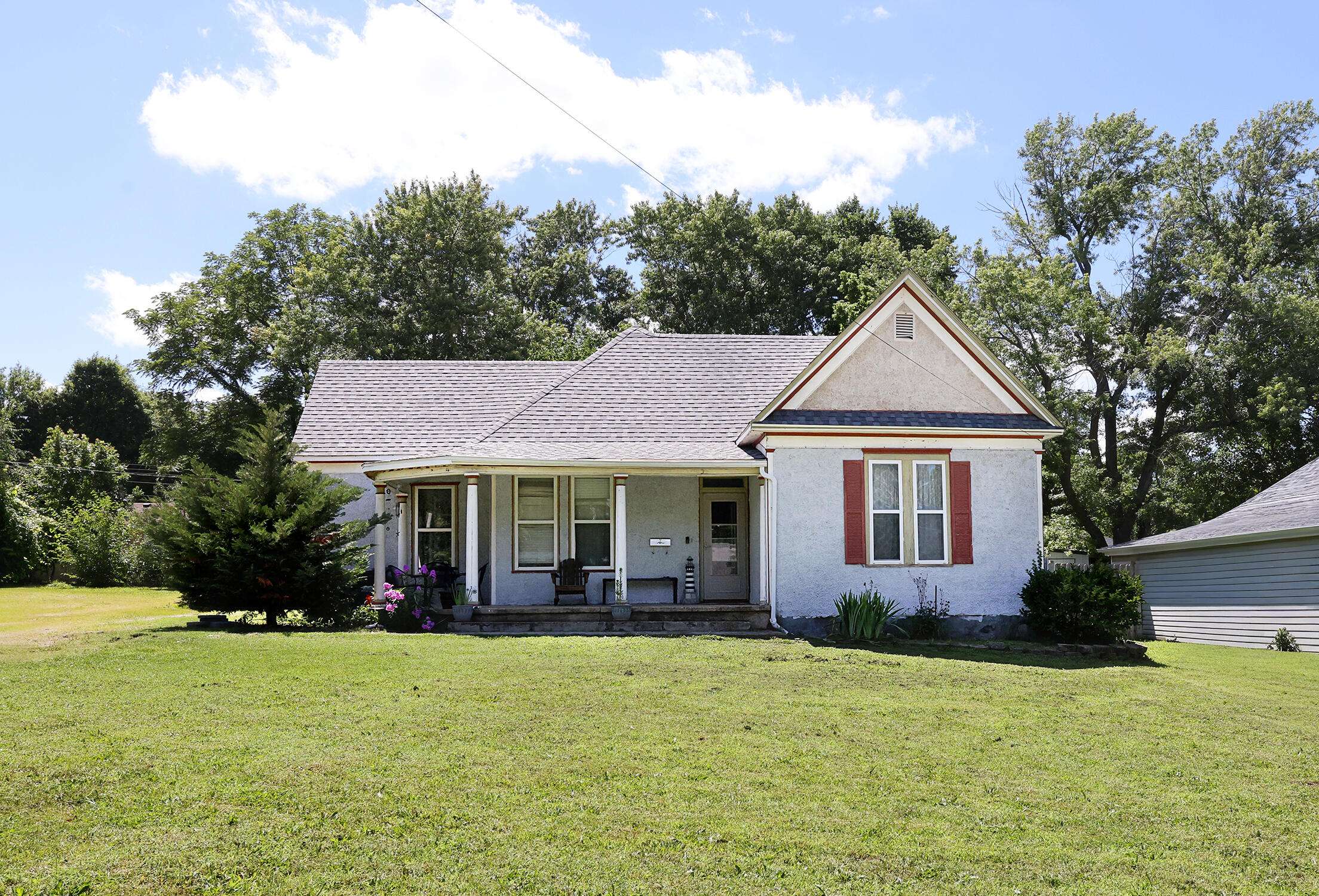 405 N Clay ST, Marshfield, MO 65706