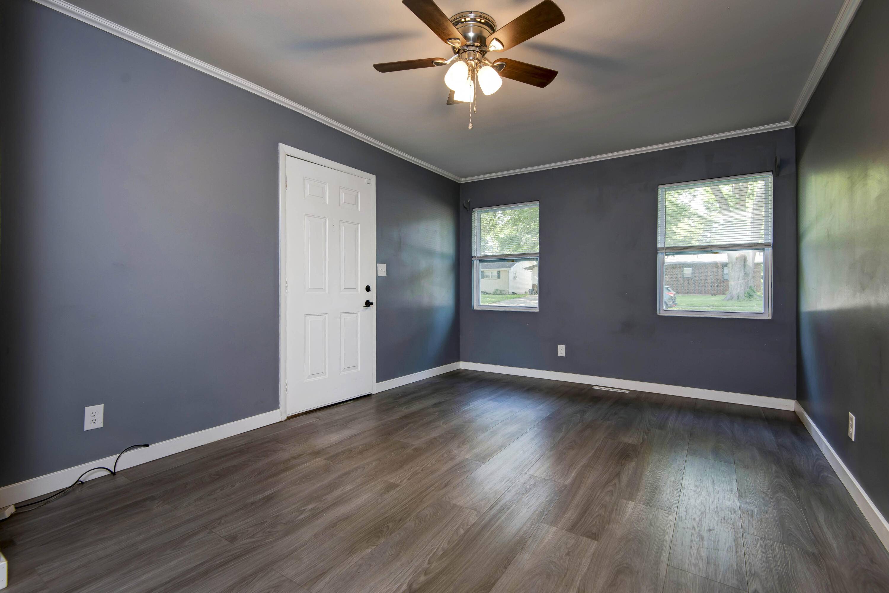 1105 E Edgewood ST, Springfield, MO 65807