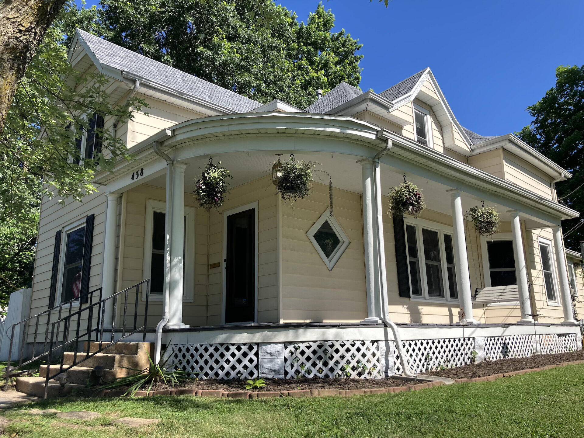438 E Washington ST, Marshfield, MO 65706