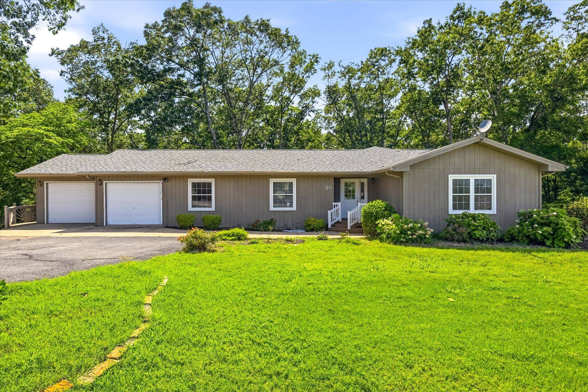 35 Nightfall LN, Branson West, MO 65737