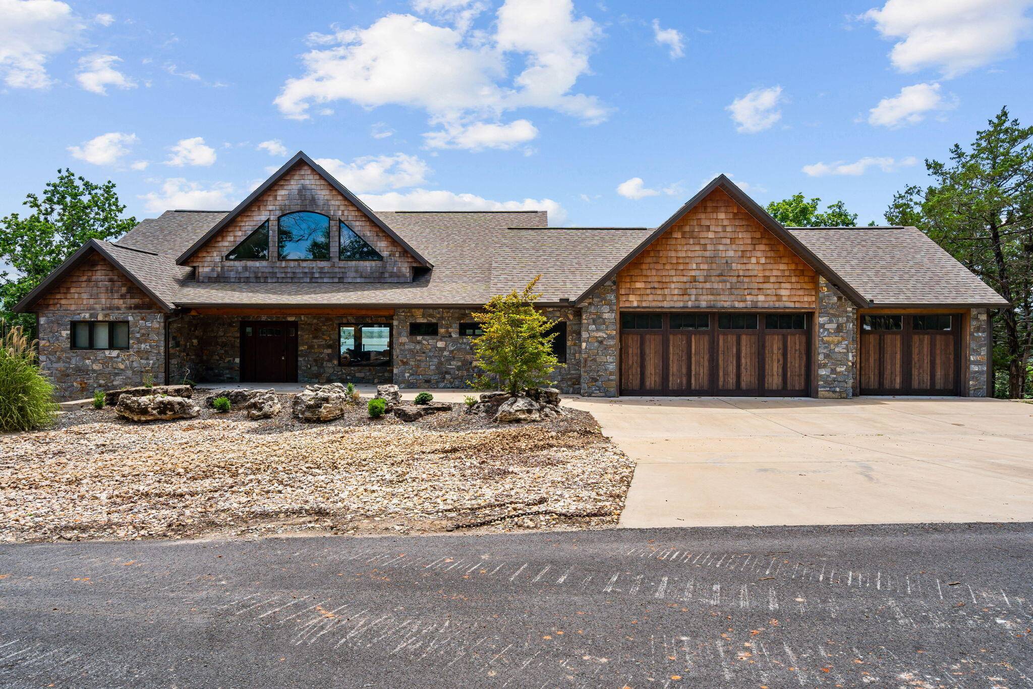 894 Discovery Bay DR, Shell Knob, MO 65747
