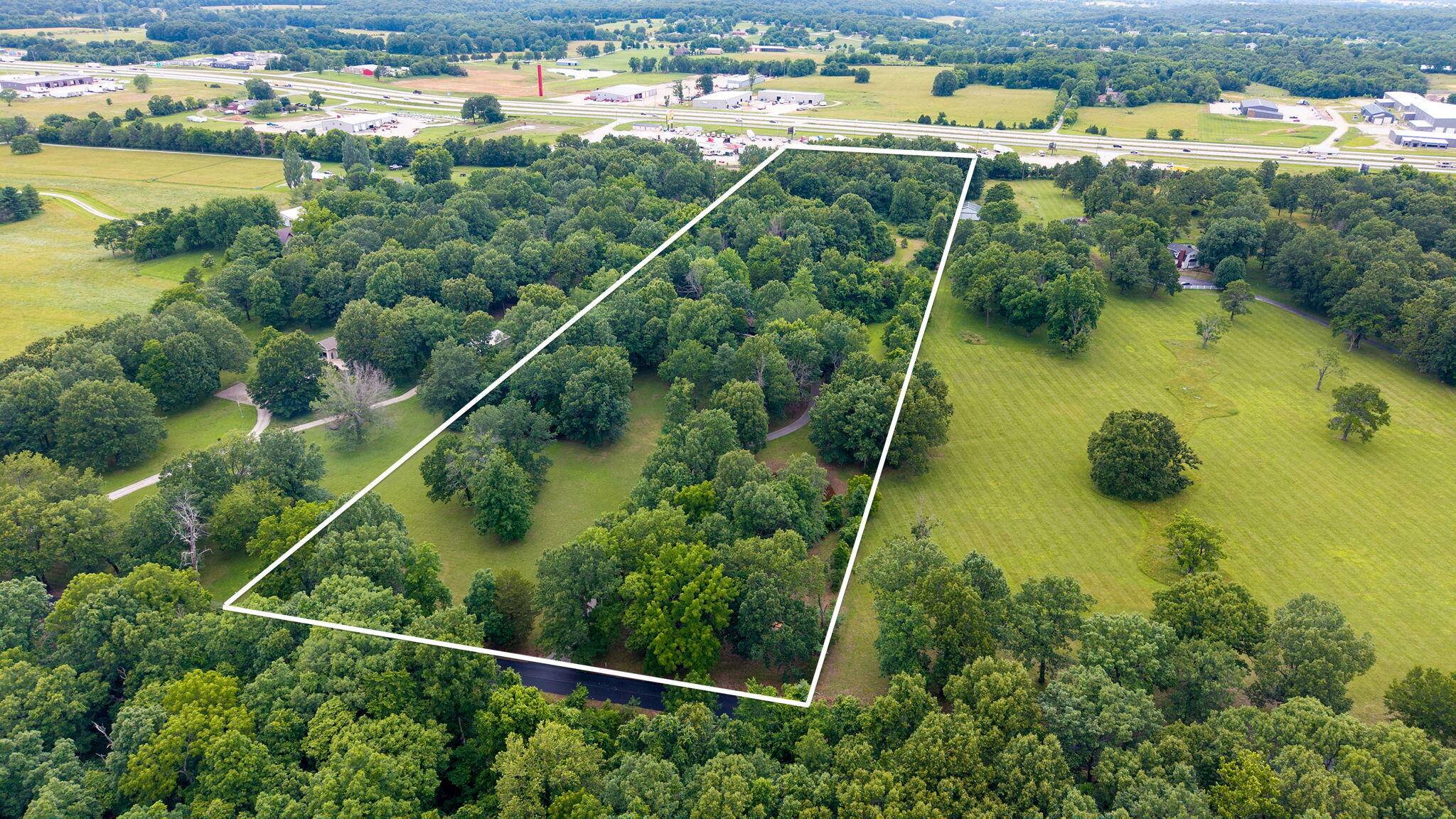 9971 E Farm Road 104, Strafford, MO 65757
