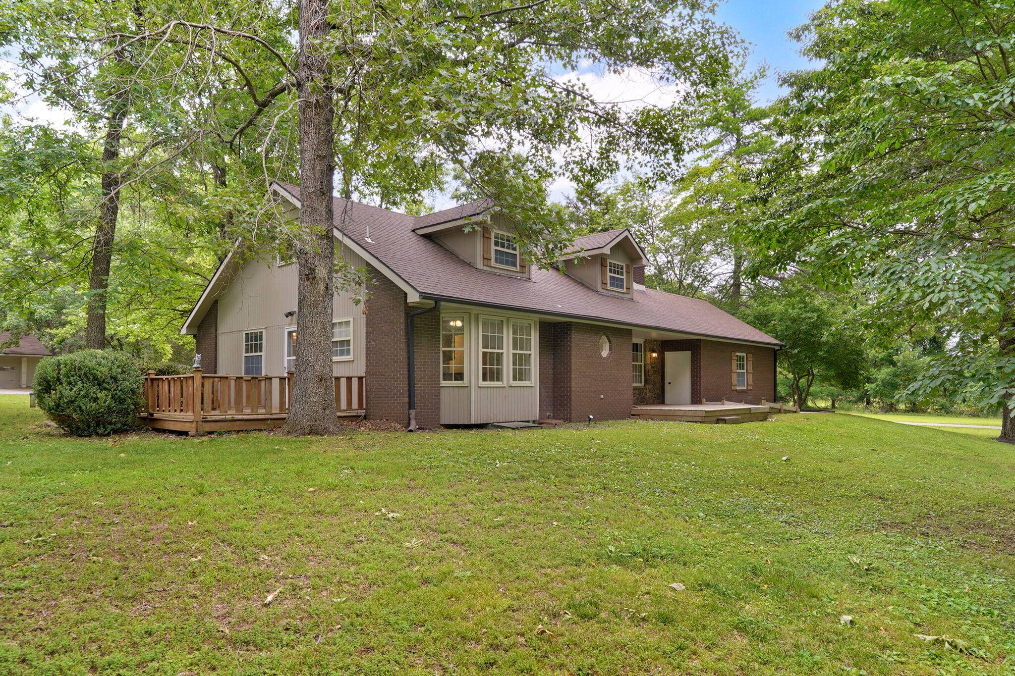 9971 E Farm Road 104, Strafford, MO 65757