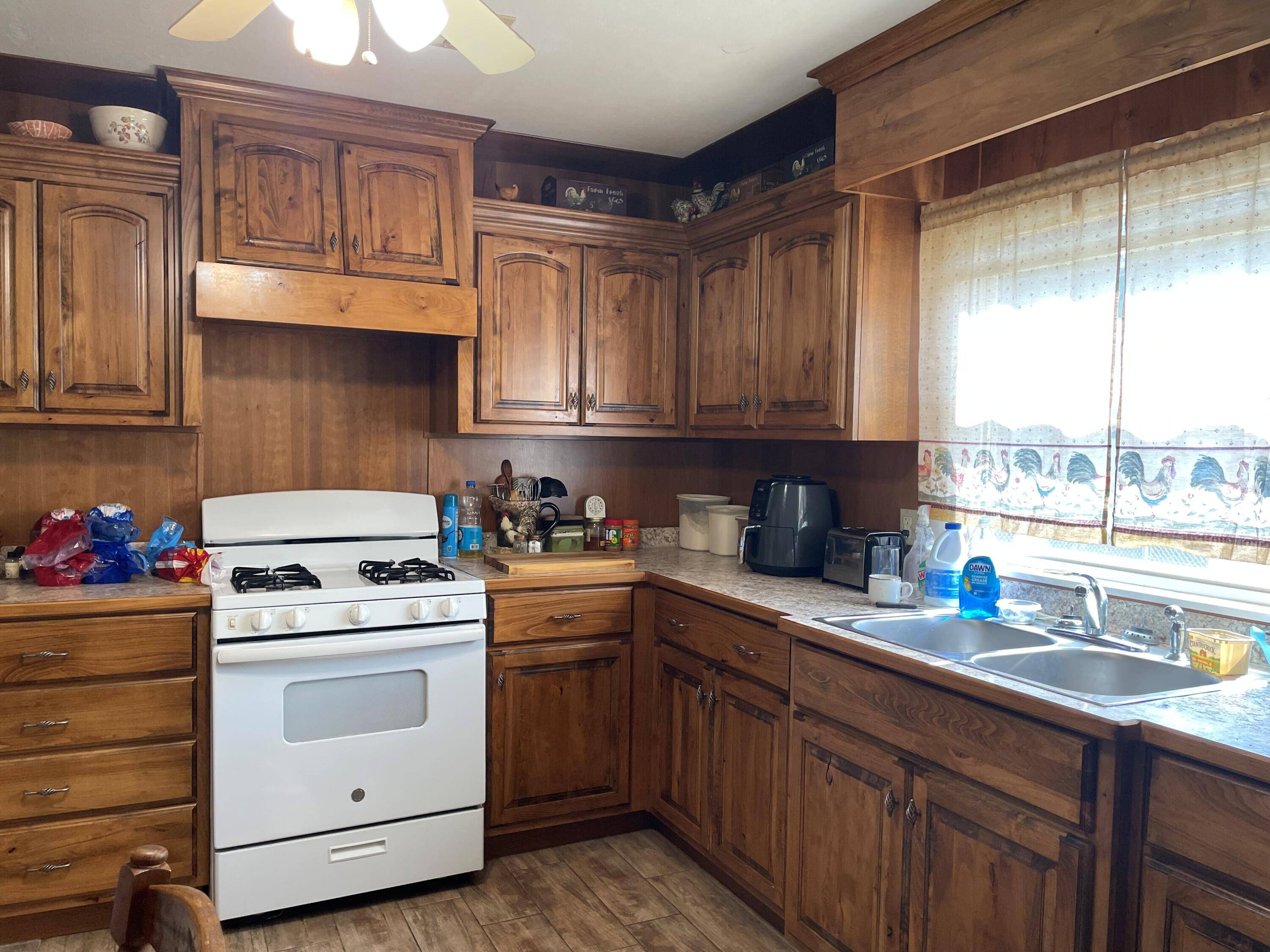 422 Freeman RD, Neosho, MO 64850