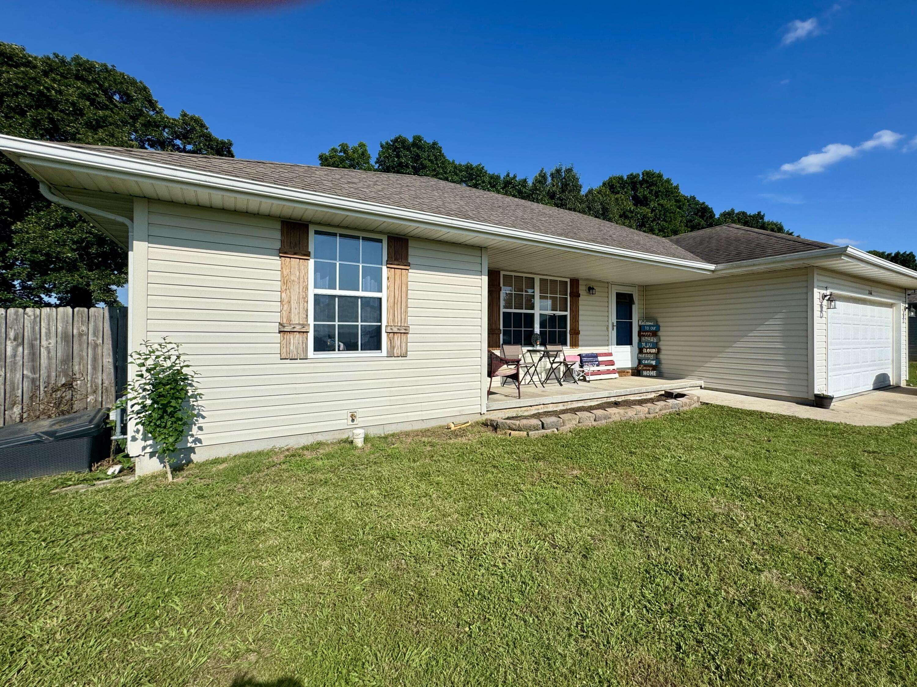 206 Spruce AVE, Clever, MO 65631